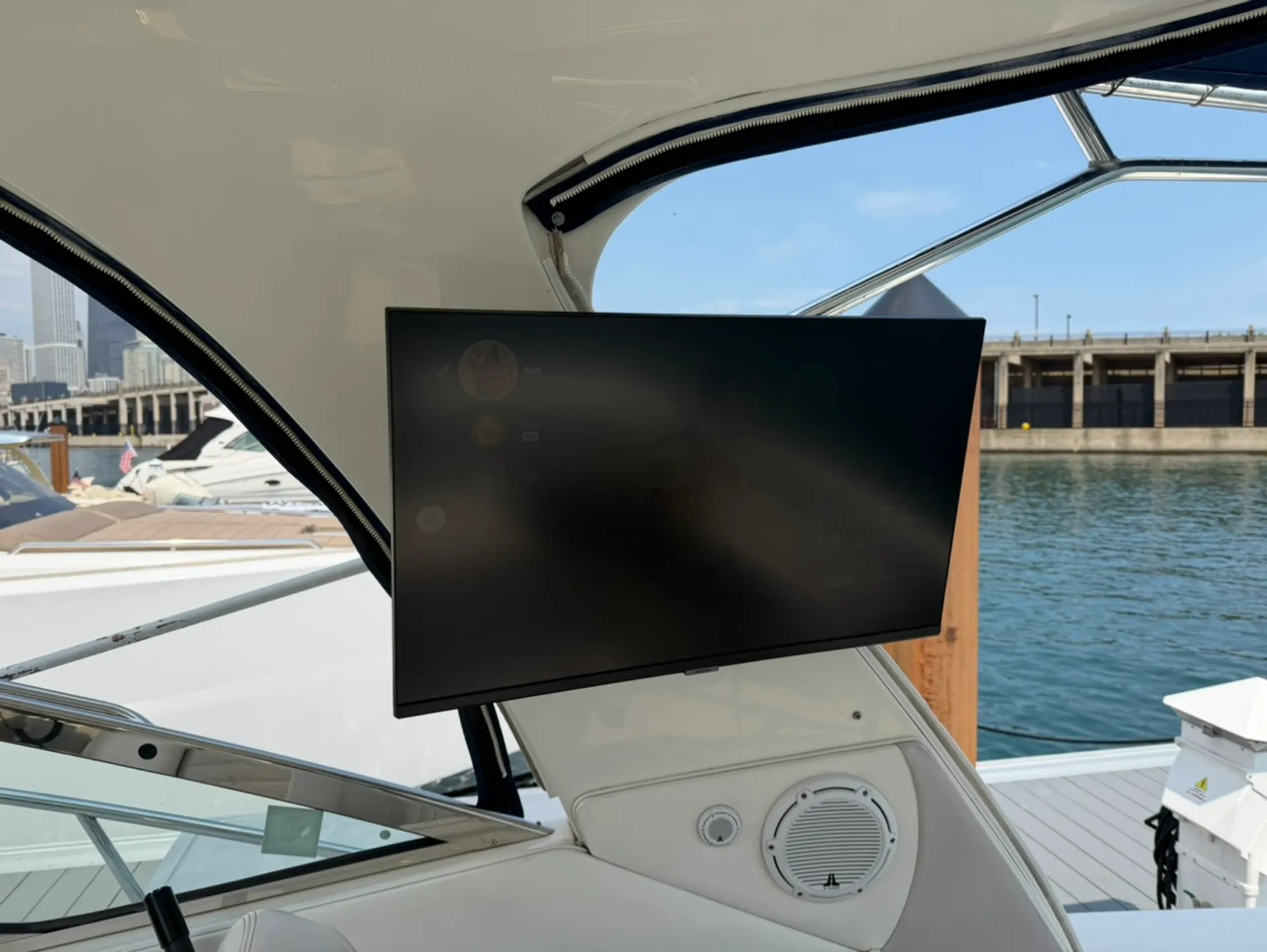 Luxurious 37’ Sea Ray Sundancer out of Navy Pier Marina for up to 6!