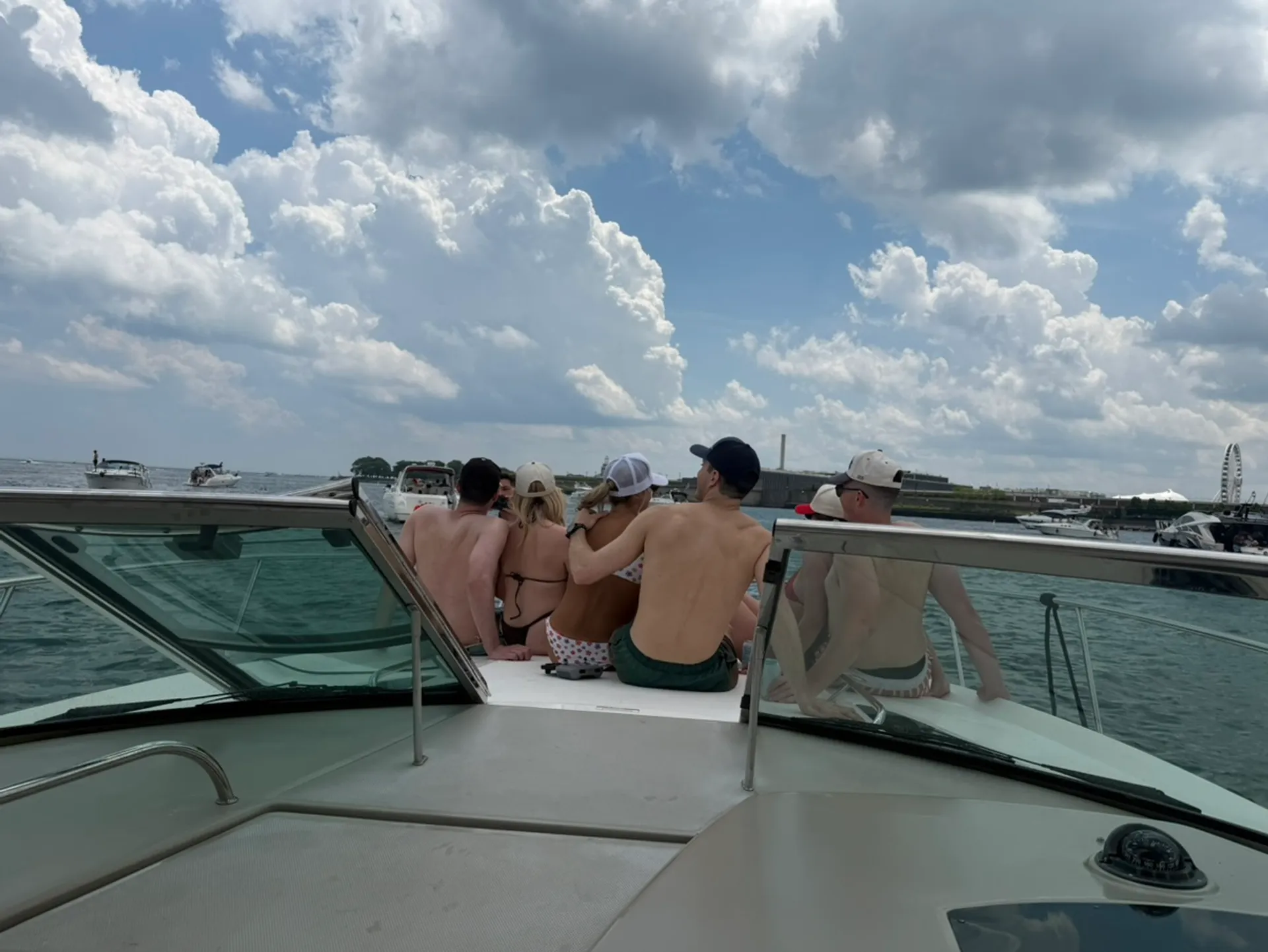 Luxurious 37’ Sea Ray Sundancer out of Navy Pier Marina for up to 6!