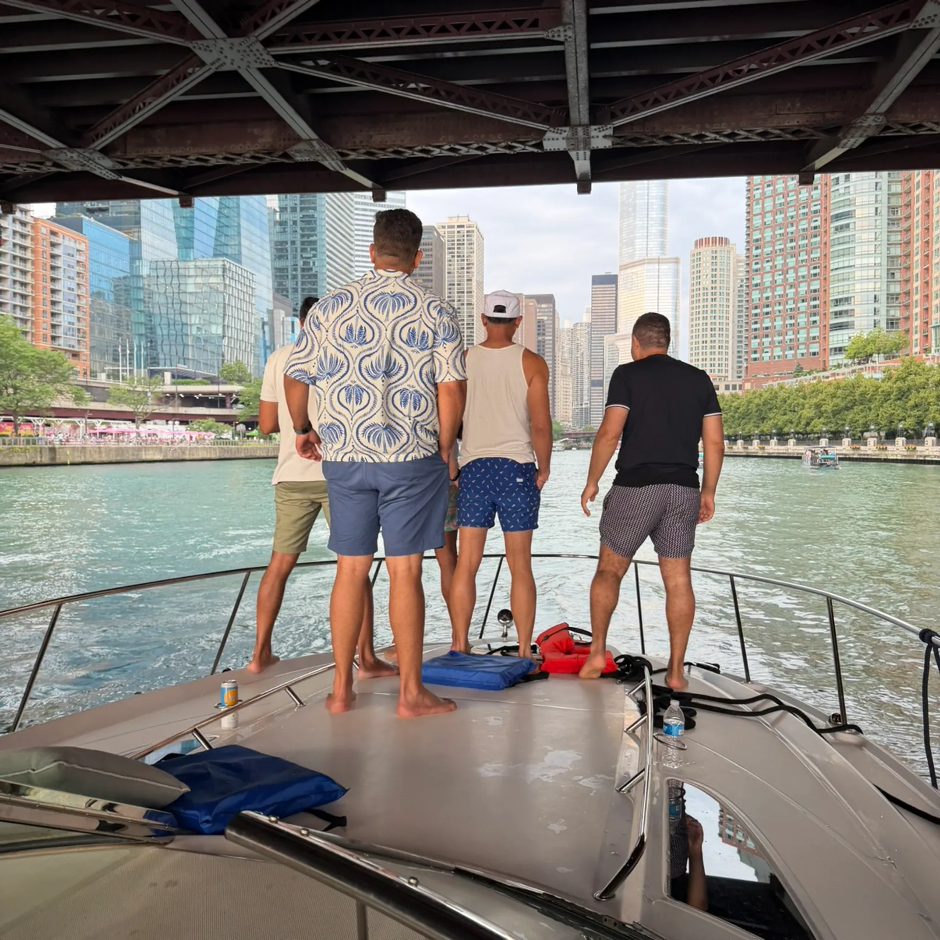 Luxurious 37’ Sea Ray Sundancer out of Navy Pier Marina for up to 6!