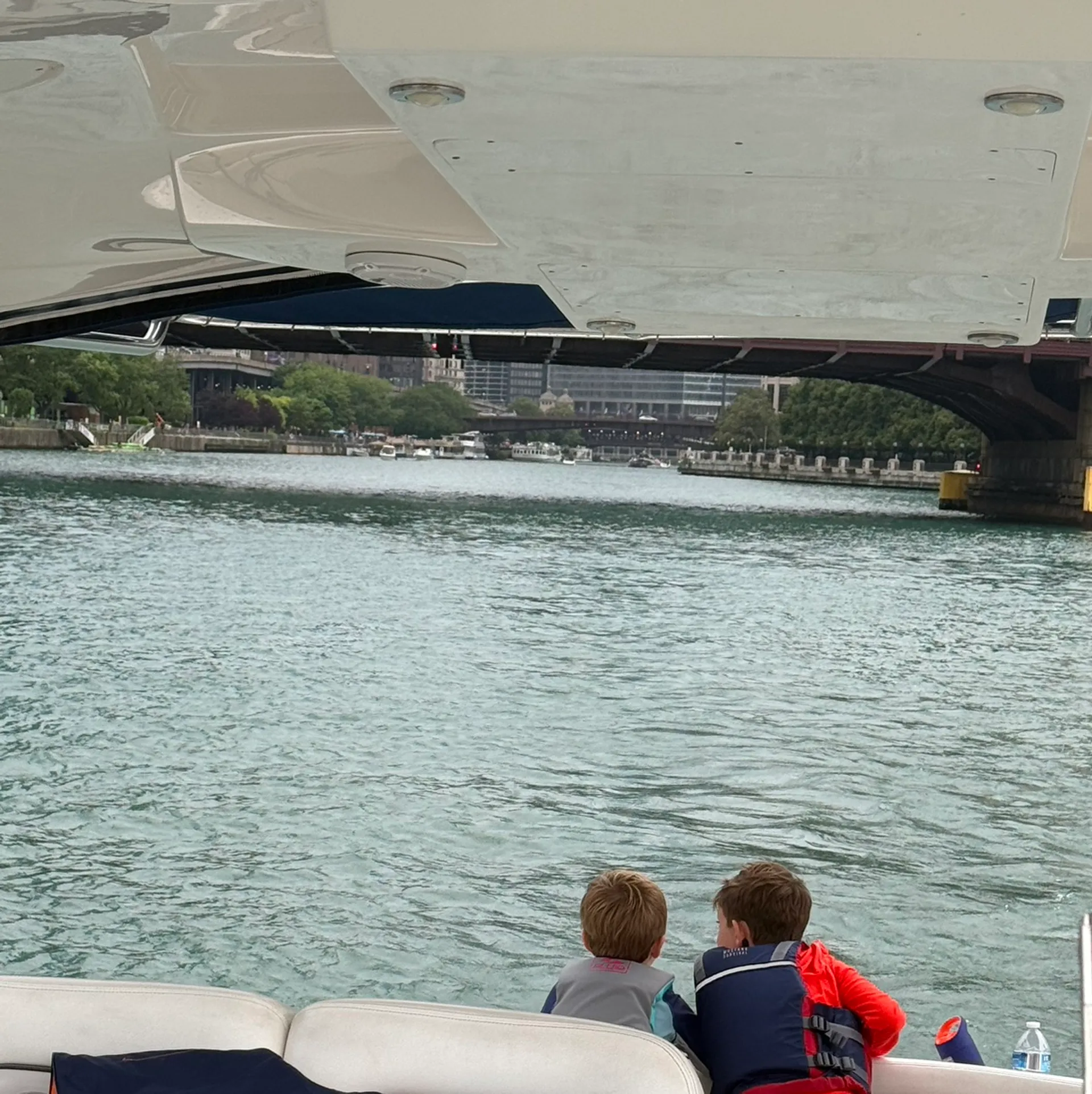 Luxurious 37’ Sea Ray Sundancer out of Navy Pier Marina for up to 6!