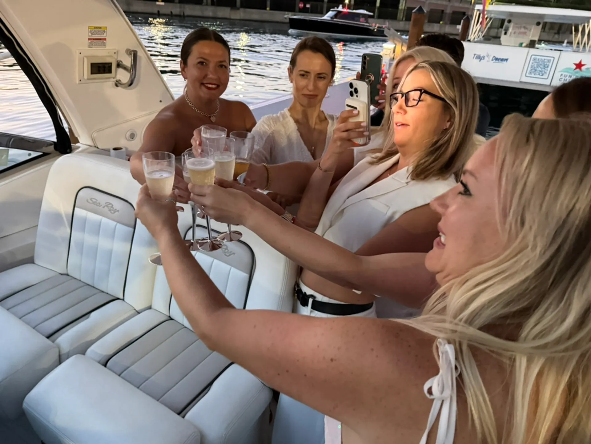 Luxurious 37’ Sea Ray Sundancer out of Navy Pier Marina for up to 6!