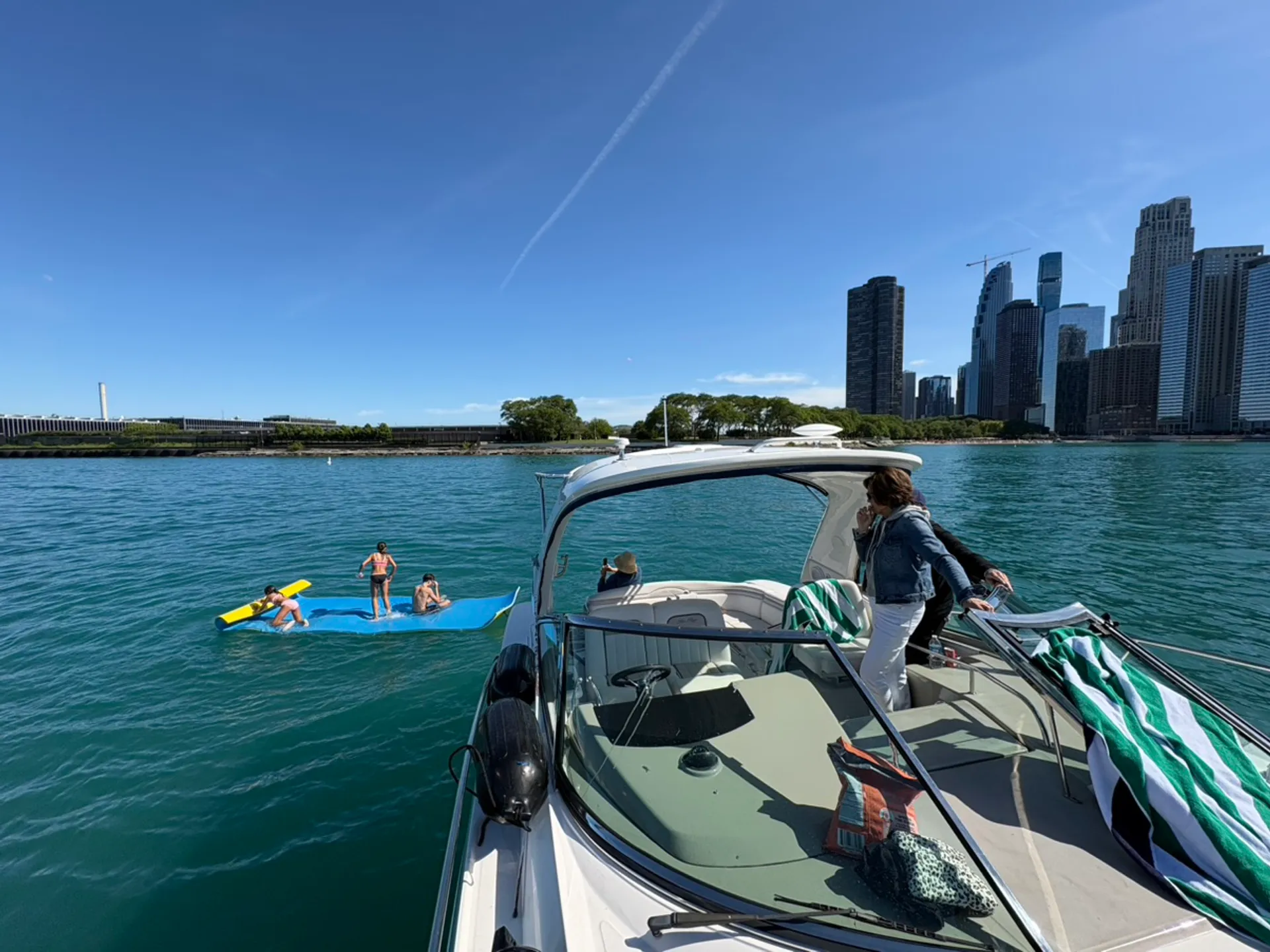 Luxurious 37’ Sea Ray Sundancer out of Navy Pier Marina for up to 6!