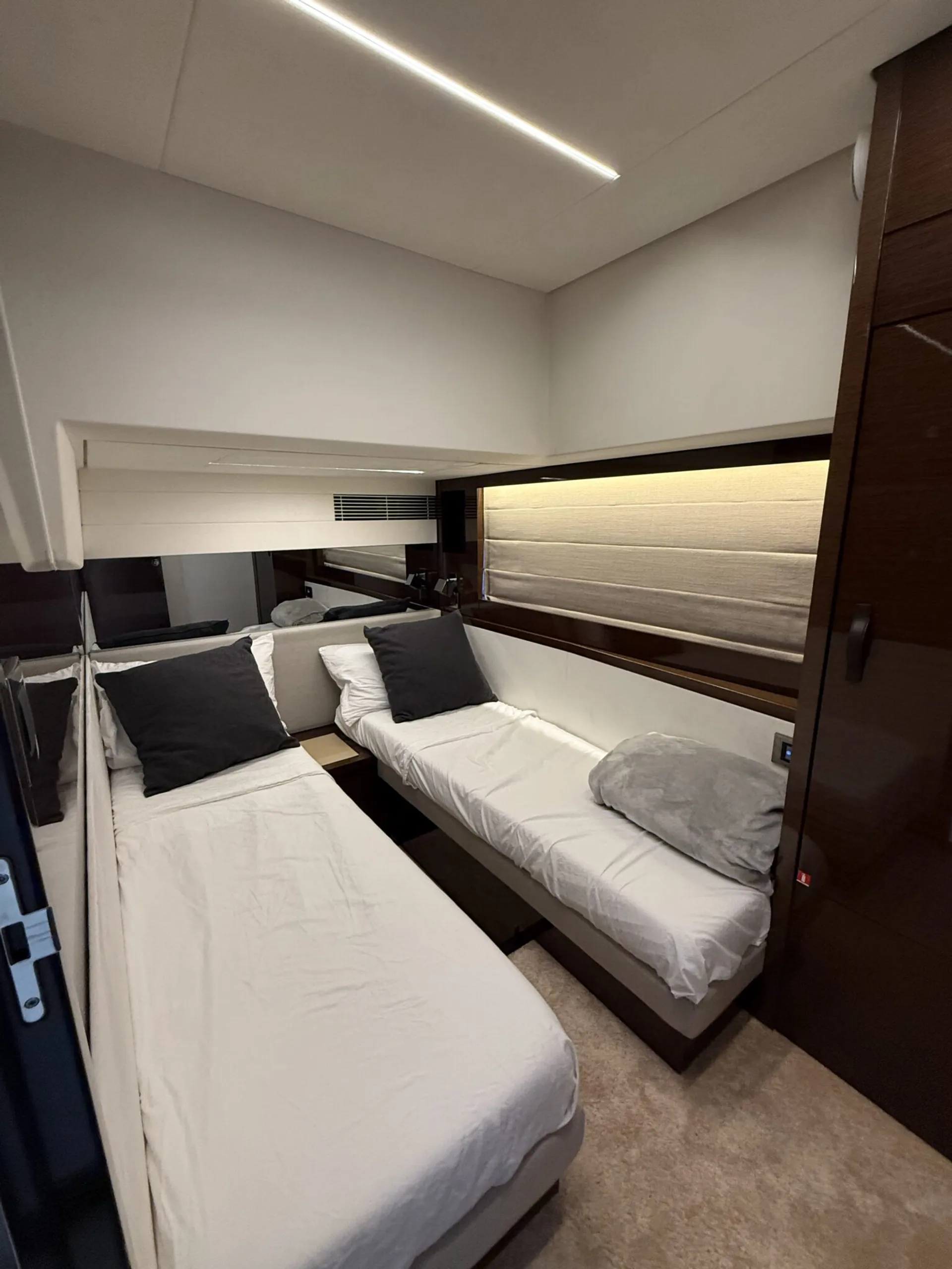Prestige 590 flybridge in Fort Lauderdale, FL — photo 7