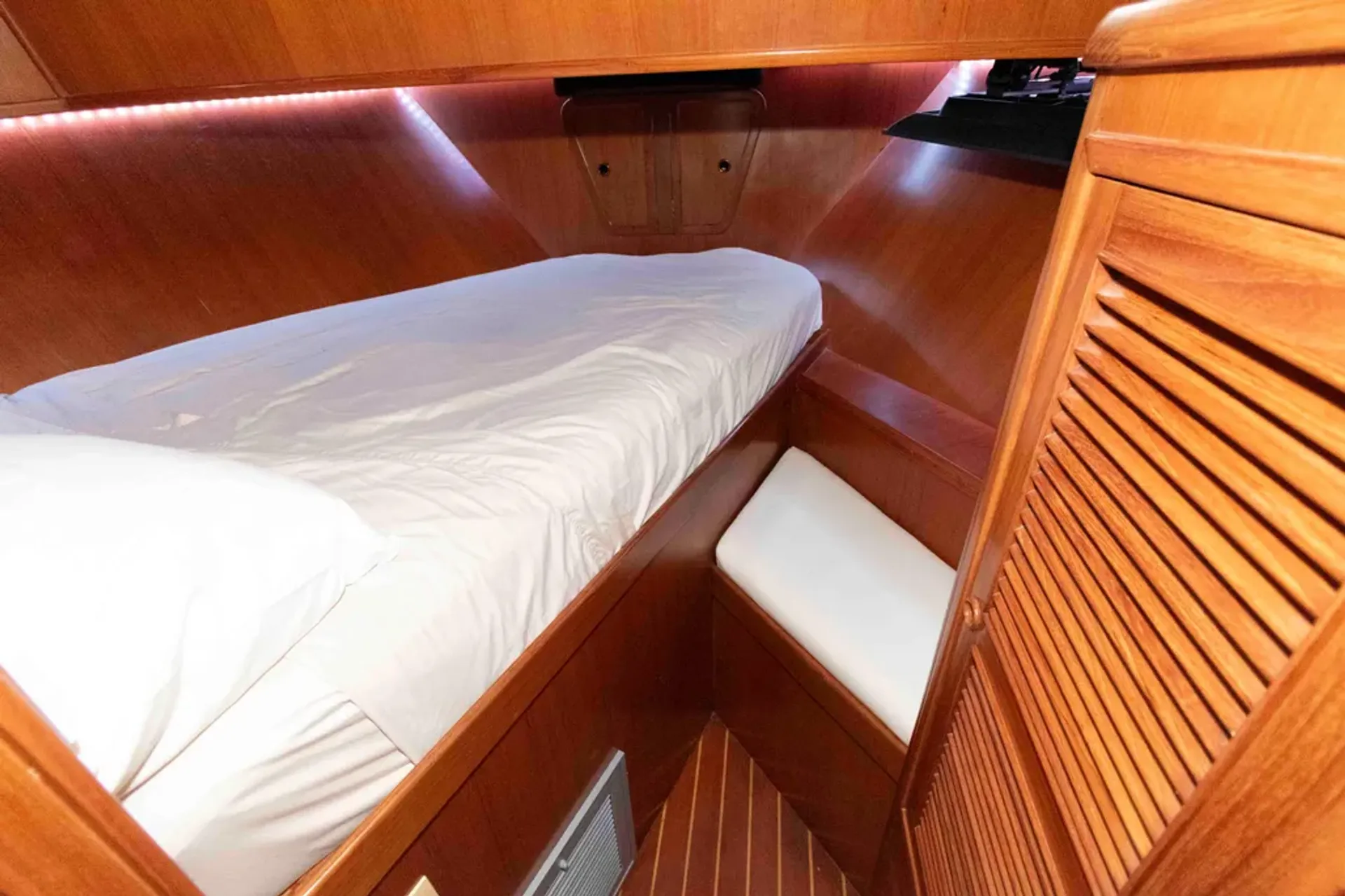 MARINE TRADER 38 DOUBLE CABIN in Pasadena, MD — photo 10