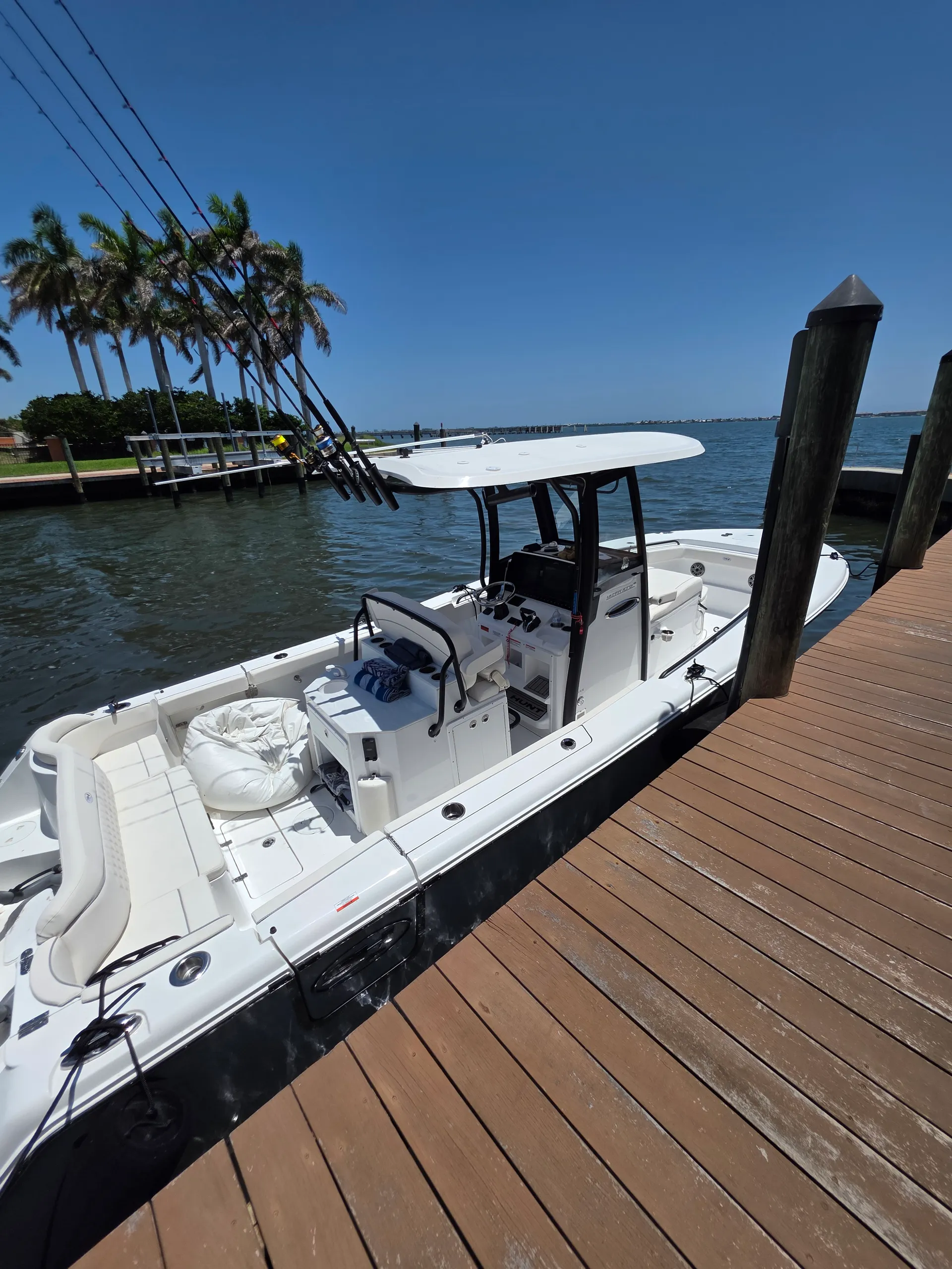 SEA HUNT BOATS GAMEFISH 28 CB in Stuart, FL — photo 2