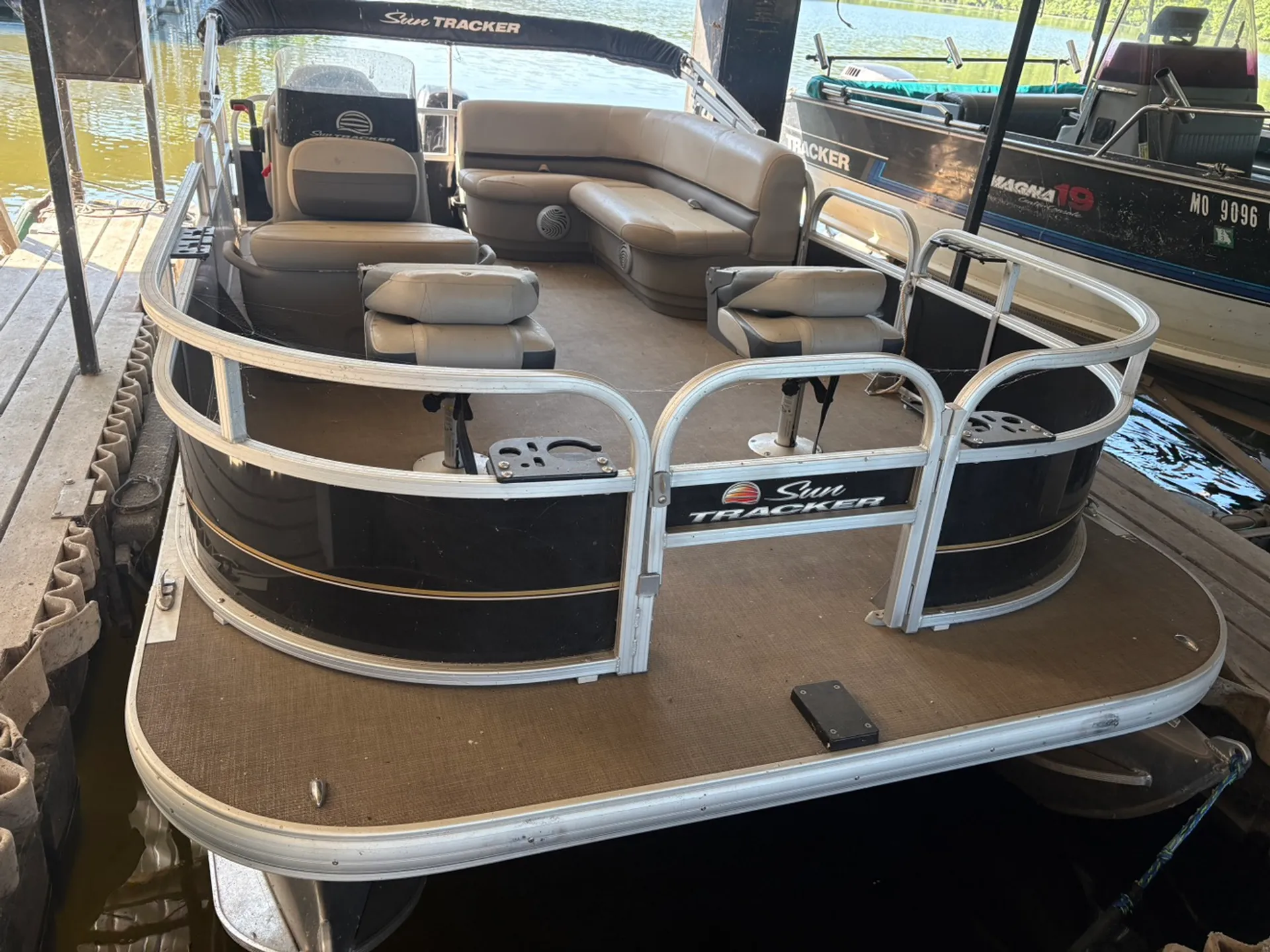 SUN TRACKER BASS BUGGY 16 XL SELECT in Barnett, MO