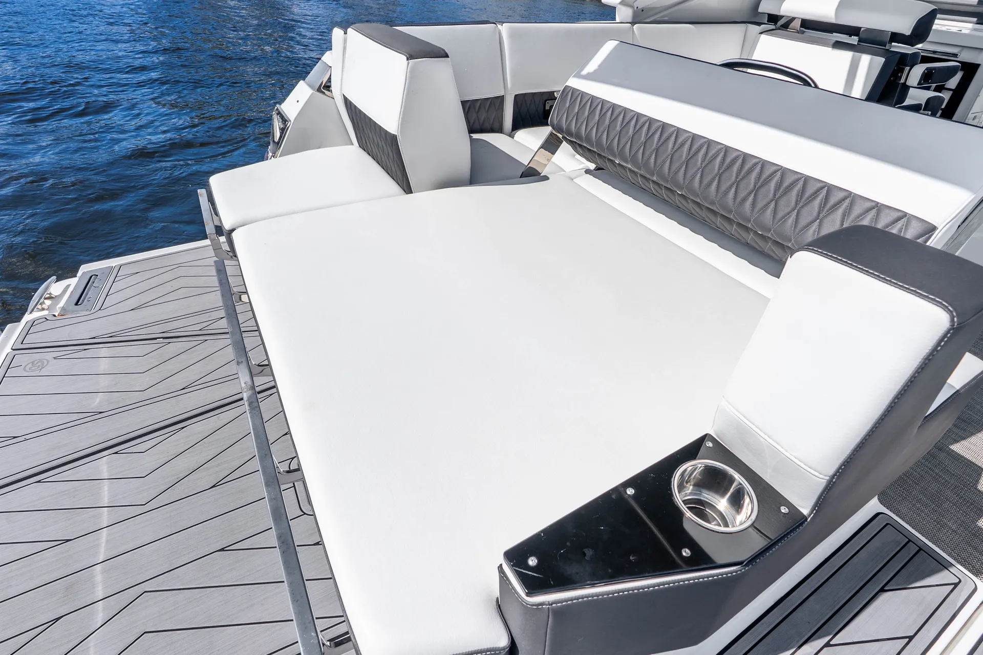 MONTEREY BOATS 378SS in Newport Beach, CA — photo 4