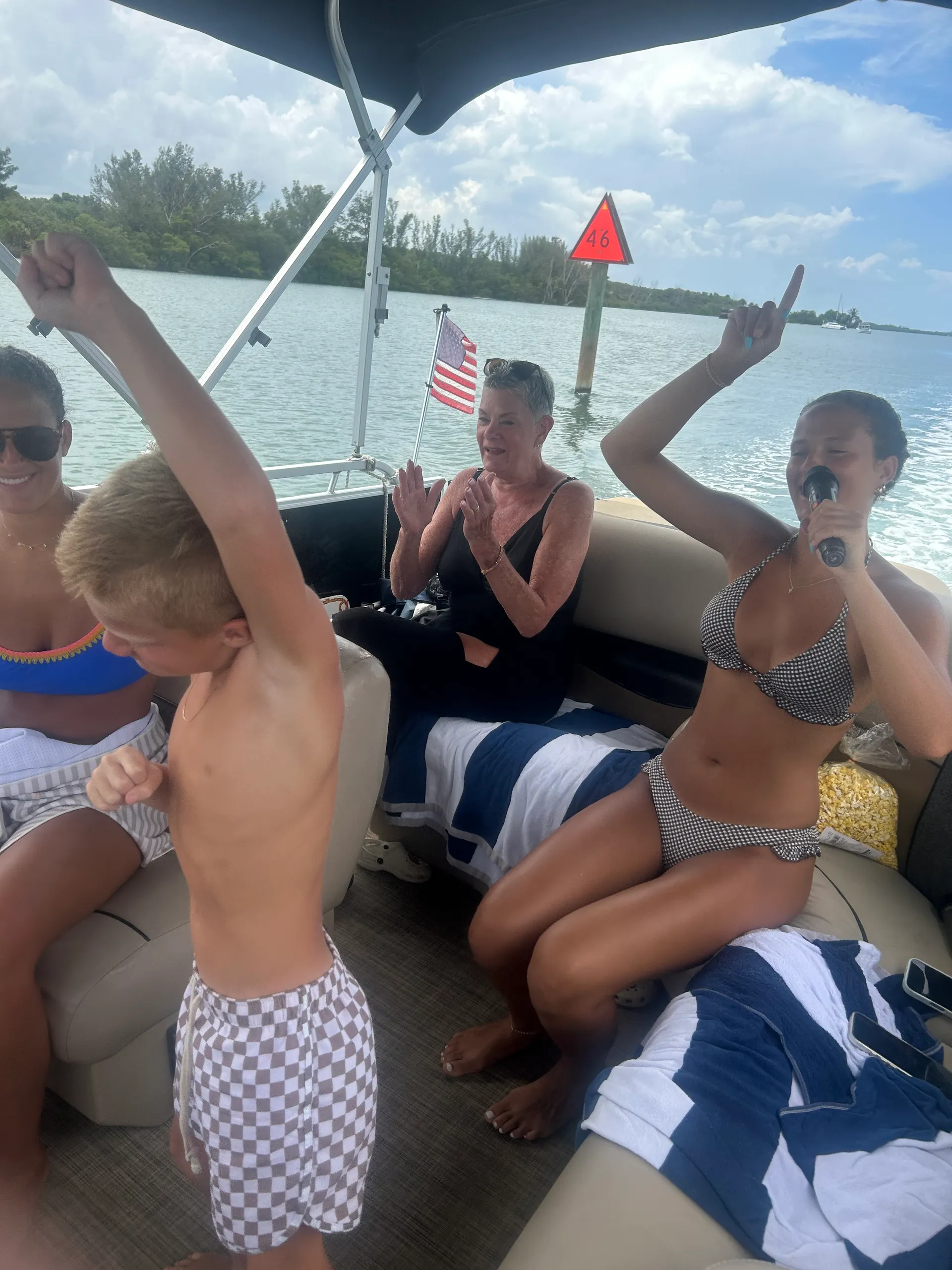 Peanut Island to Jup, FREE Grill, Bch Chairs, Karaoke, Dogs Welcome!