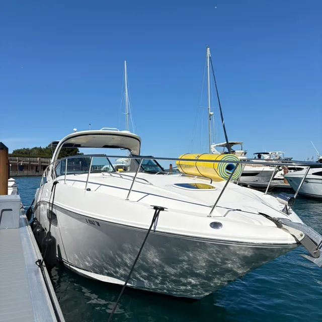 Rent a Sea Ray Boats motor yacht in Chicago, IL near me