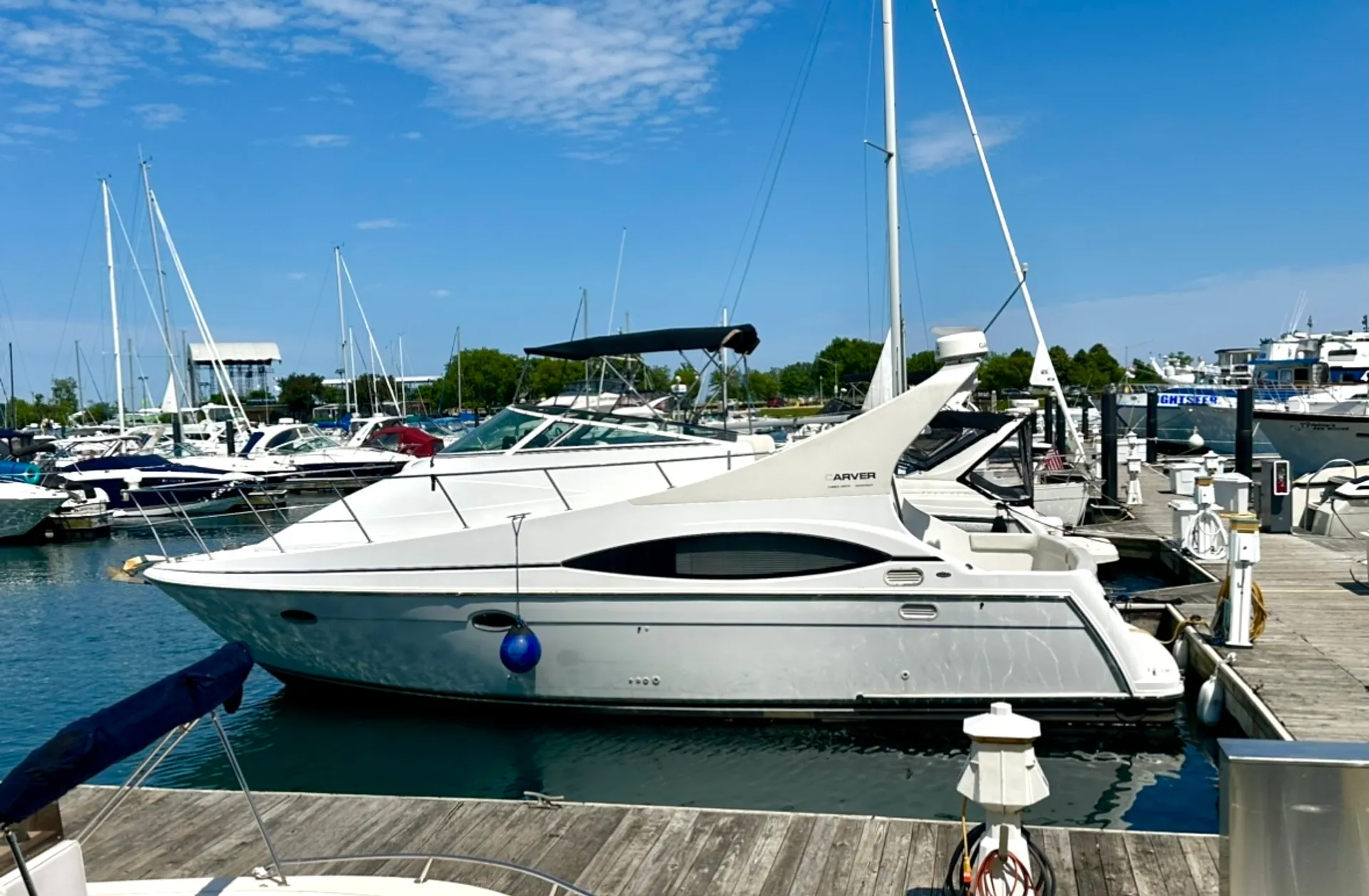 Carver Yachts 350 Mariner in Chicago, IL — photo 5