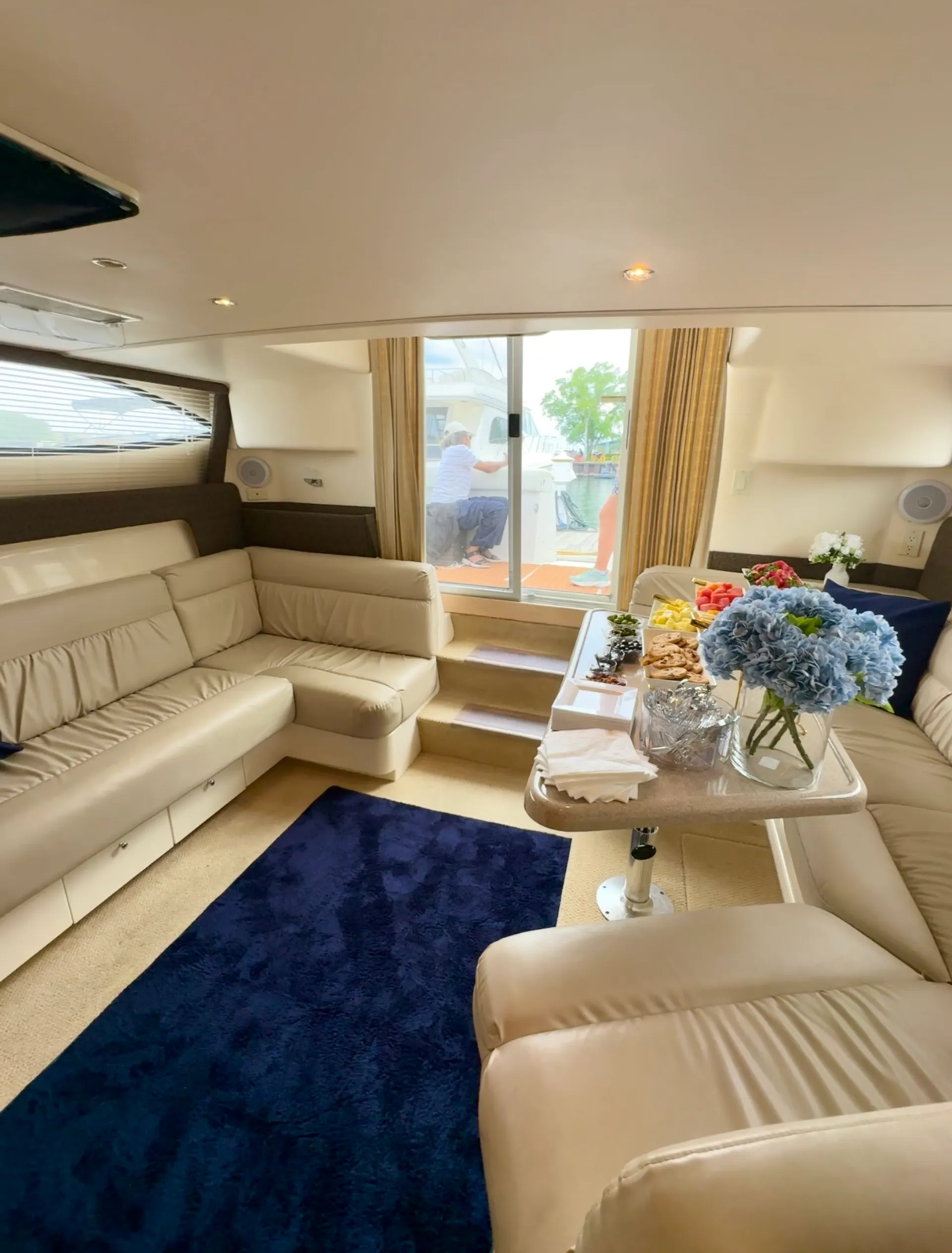 Carver Yachts 350 Mariner in Chicago, IL — photo 7