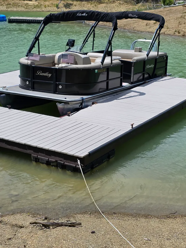Rent a ENCORE BENTLEY pontoon in Sevierville, TN near me