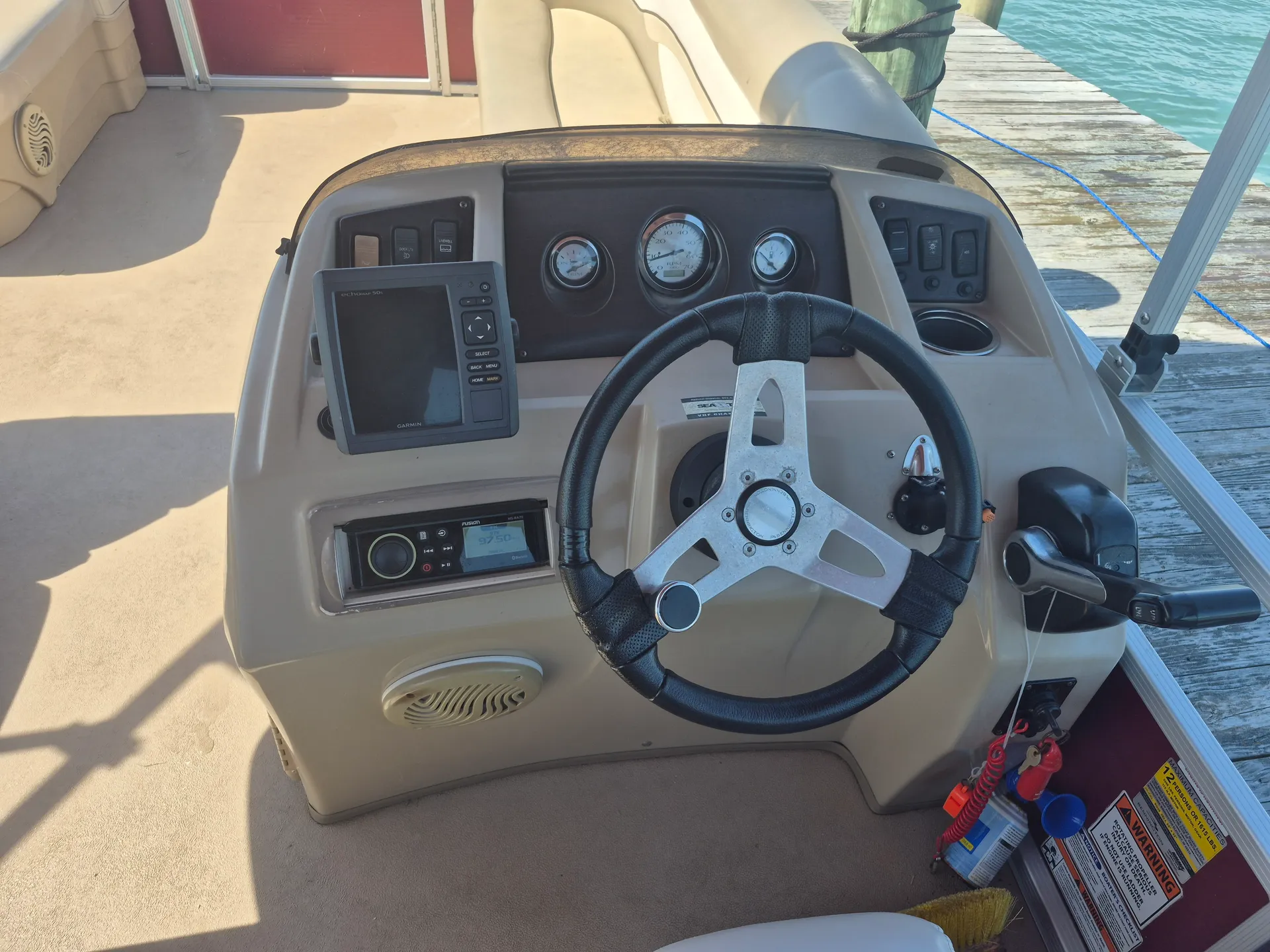 Bennington 22 SSi Pontoon with plush seating 