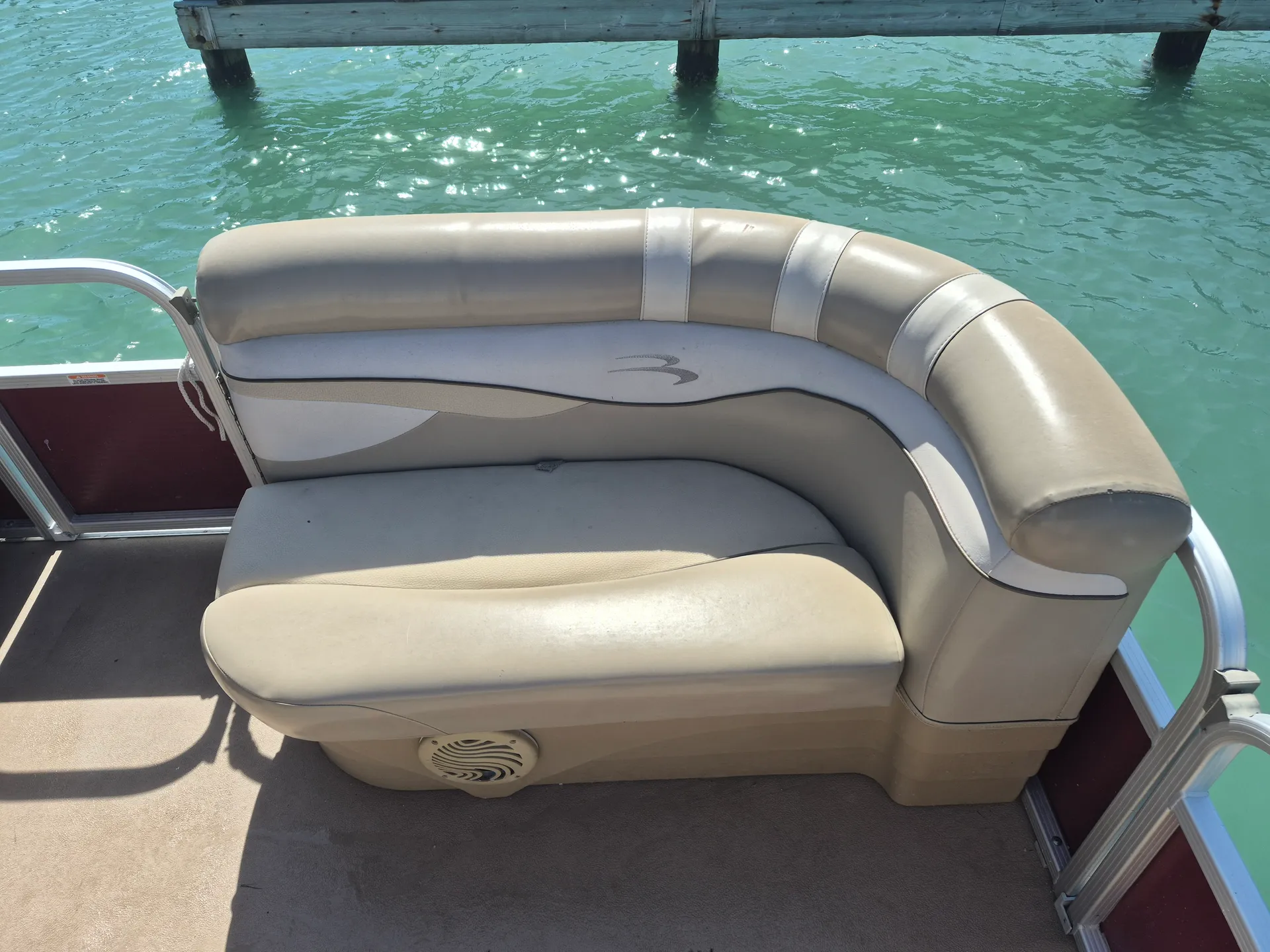 Bennington 22 SSi Pontoon with plush seating 