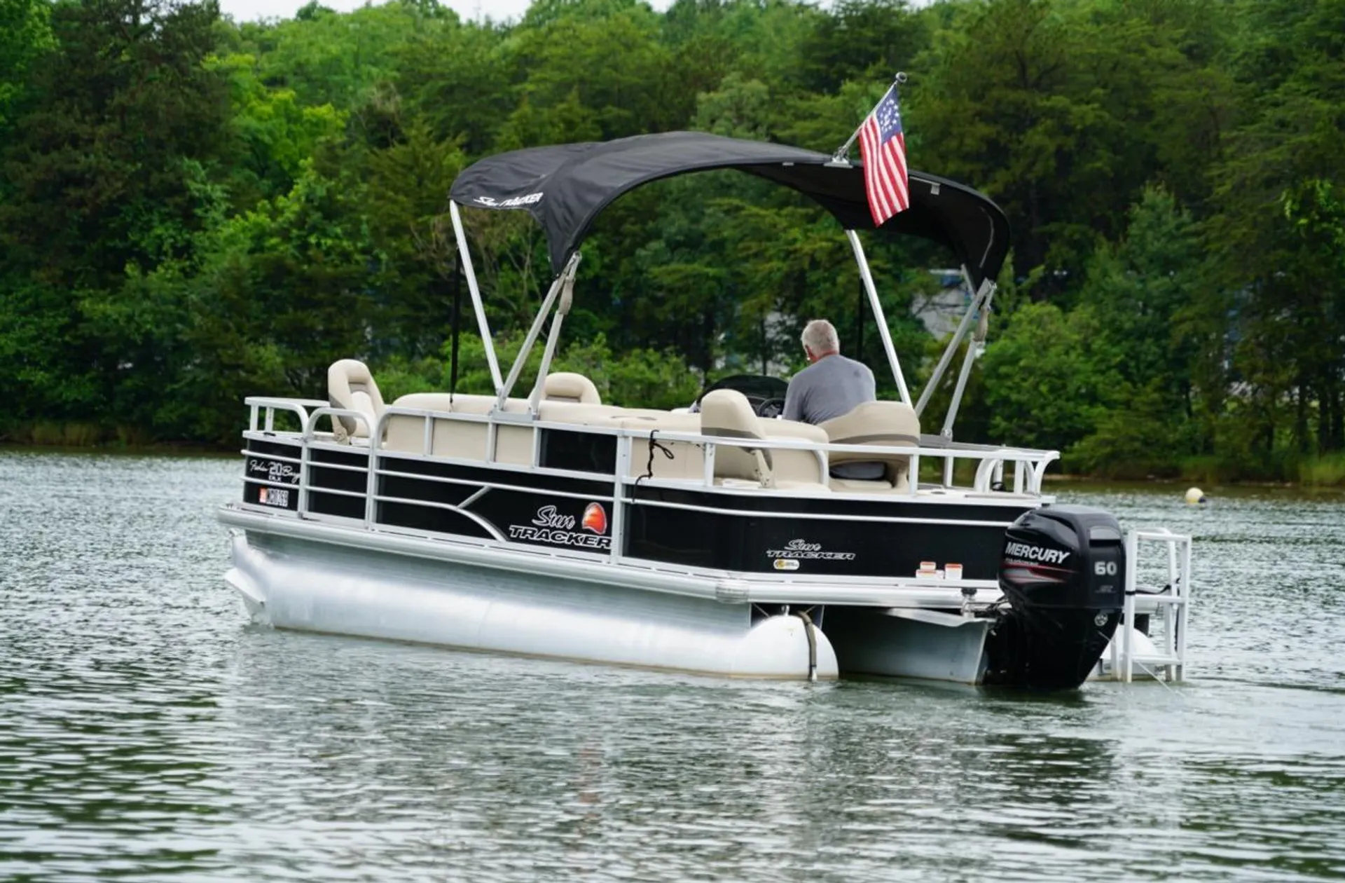 SUN TRACKER BY TRACKER MARINE BASS BUGGY 18 DLX W/60ELPT 4-S in Granbury, TX — photo 6