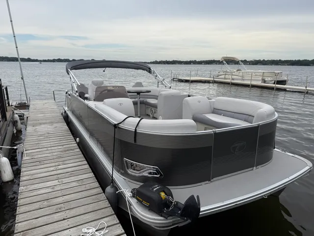 Rent a TAHOE PONTOONS pontoon in Forest Lake, MN near me