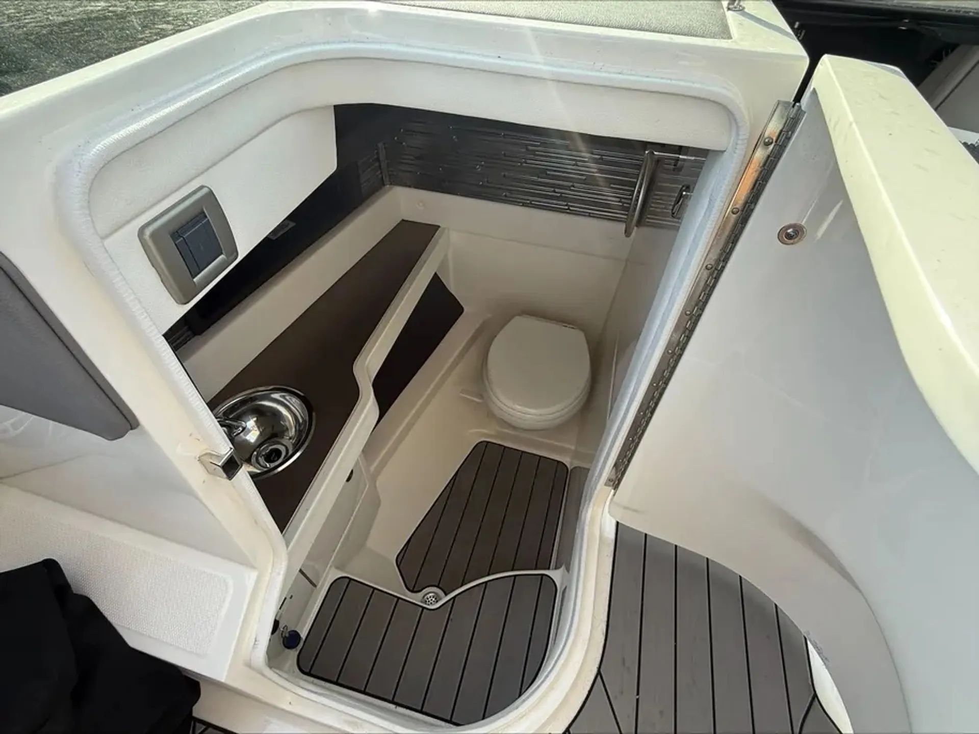 SEA RAY BOATS 310 SLX OB in Naples, FL — photo 3