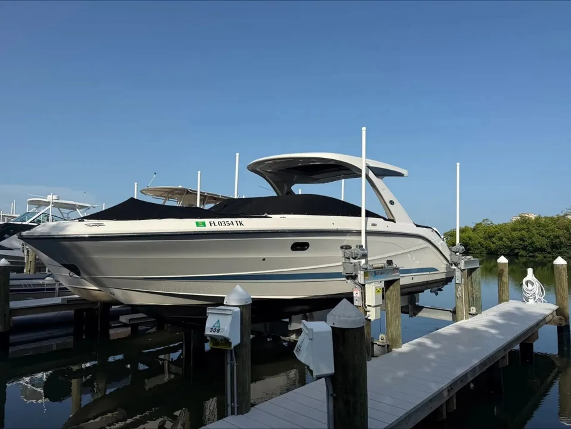 SEA RAY BOATS 310 SLX OB in Naples, FL — photo 4