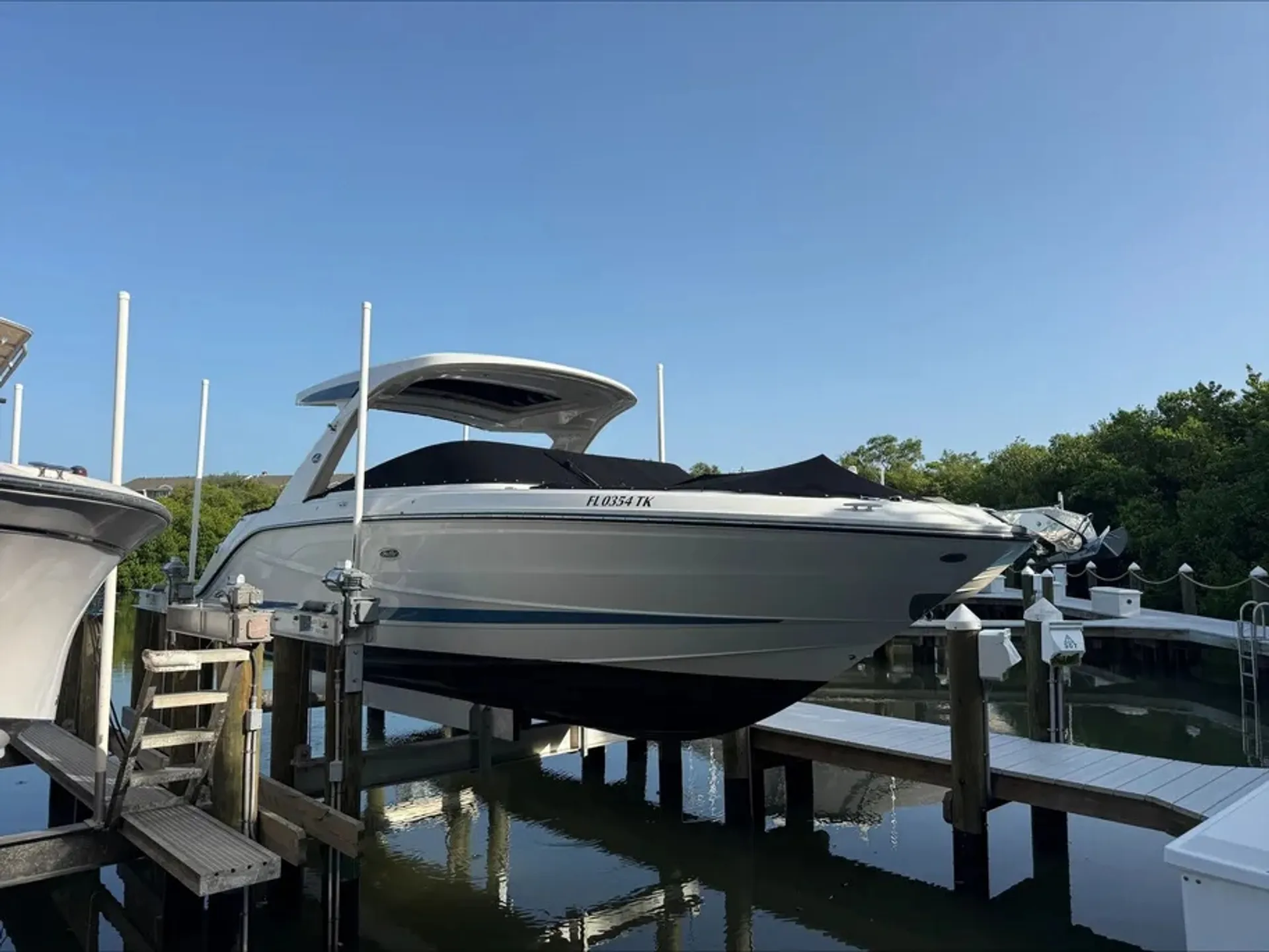 SEA RAY BOATS 310 SLX OB in Naples, FL — photo 5