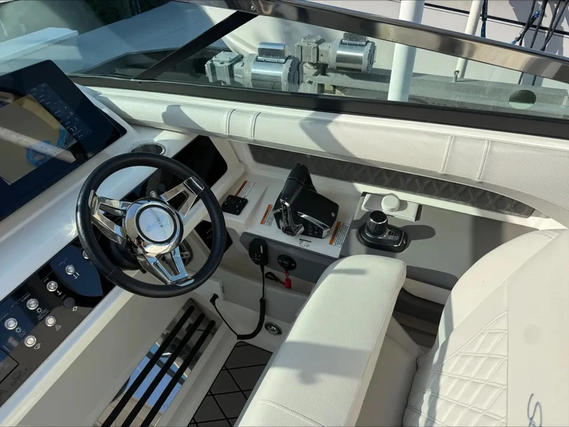 SEA RAY BOATS 310 SLX OB in Naples, FL — photo 6