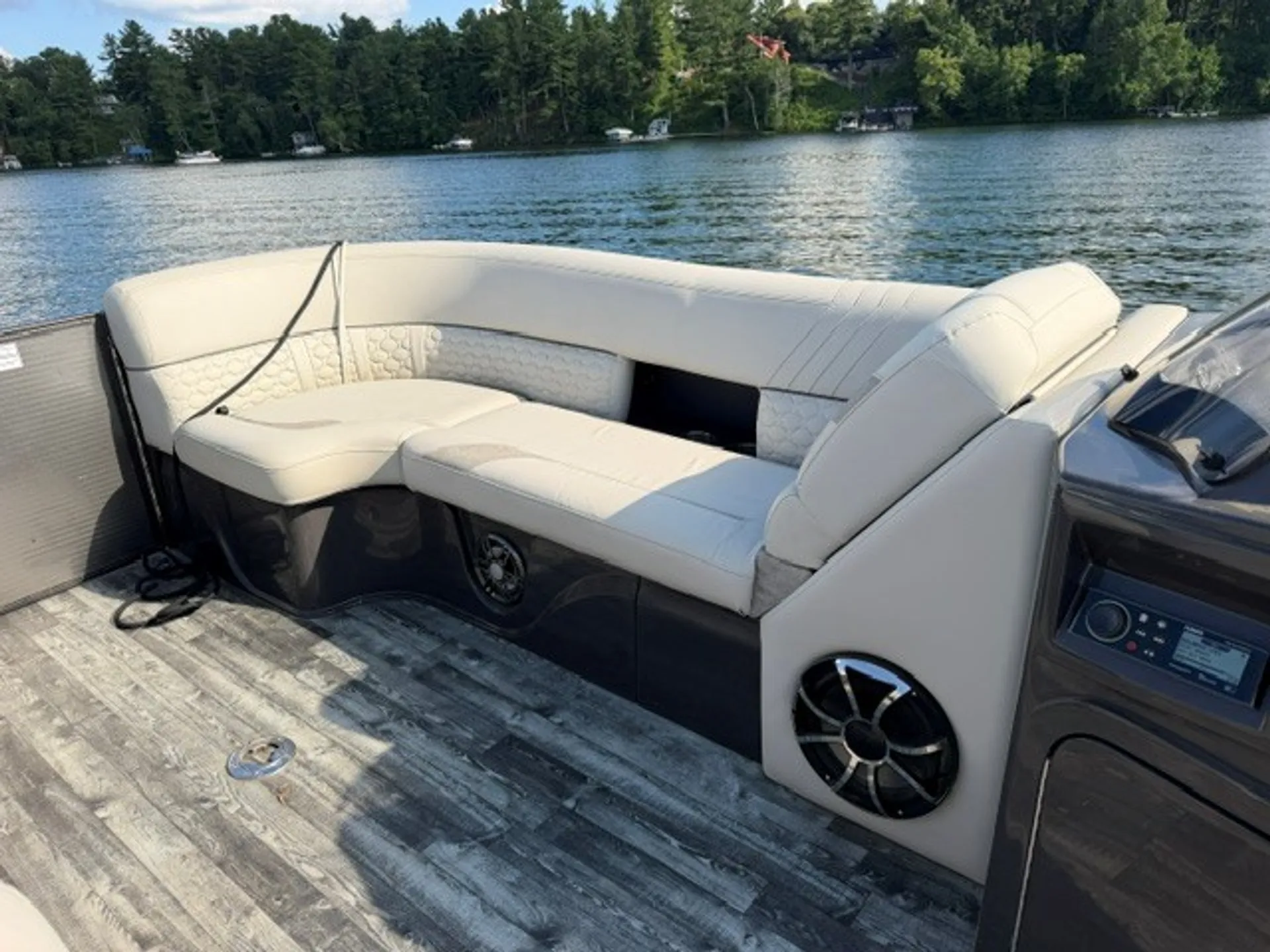 CREST PONTOONS 250 SLR2 CARIBBEAN TRITOON in Balsam Lake, WI — photo 8