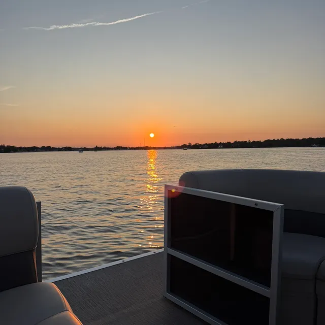 Rent a ENCORE BENTLEY pontoon in Toms River, NJ near me