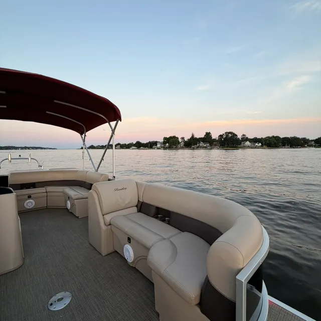 Rent a ENCORE BENTLEY pontoon in Toms River, NJ near me