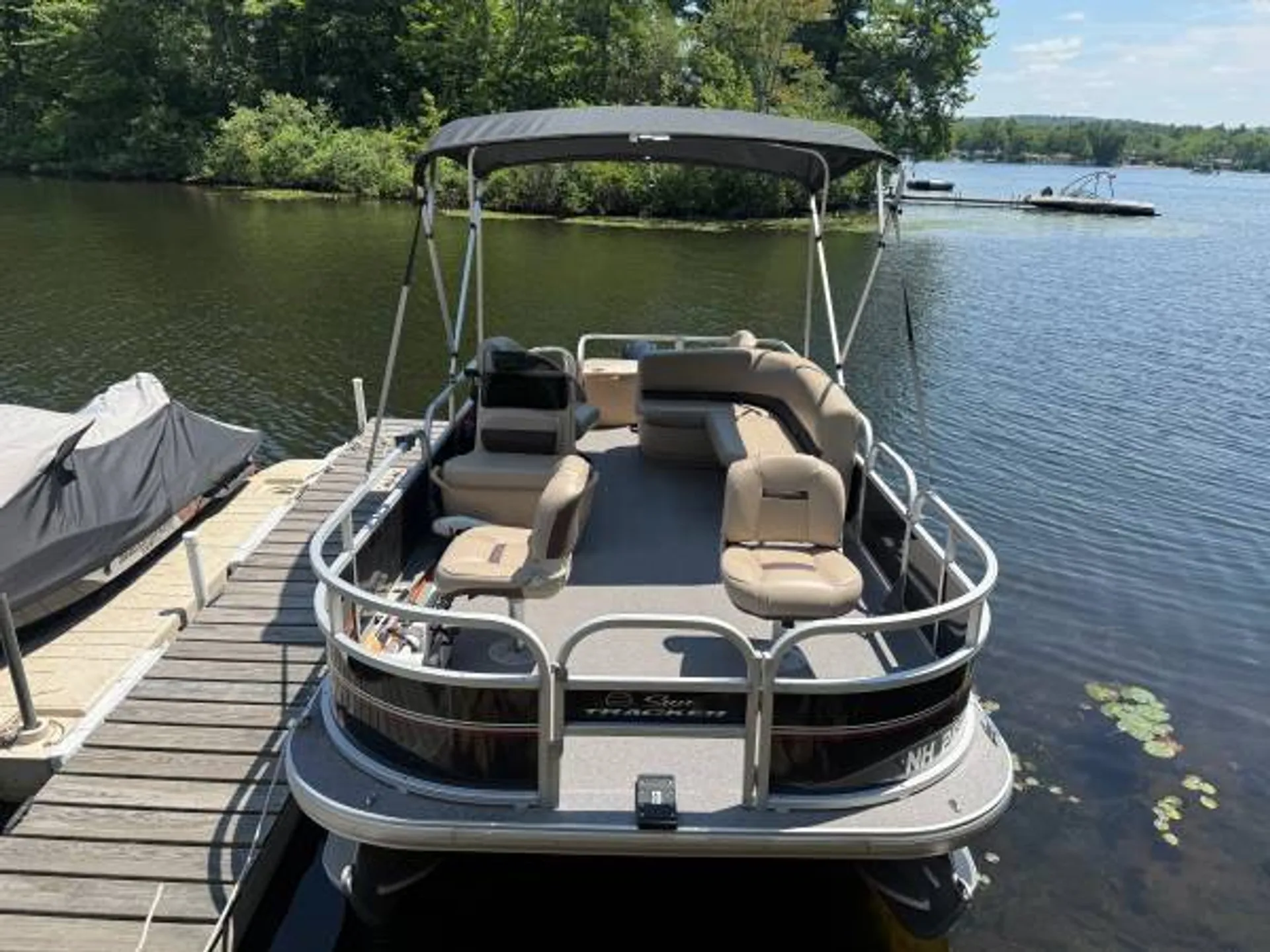 SUN TRACKER BY TRACKER MARINE BASS BUGGY 18 DLX W/60ELPT 4-S in Granbury, TX — photo 9