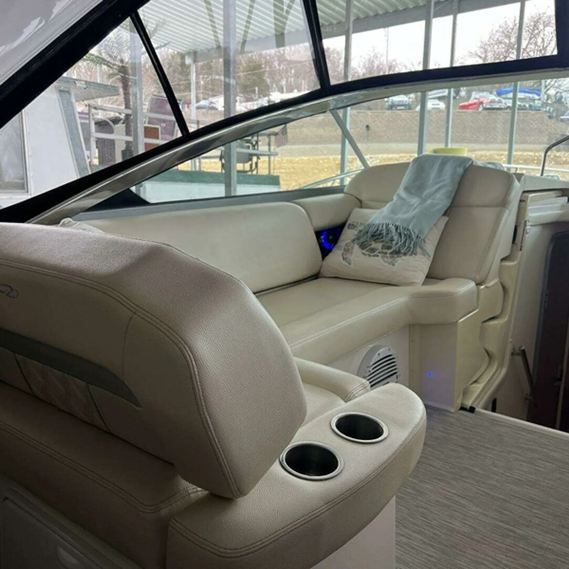 REGAL BOATS 32 EXPRESS CRUISER in New York, NY — photo 3