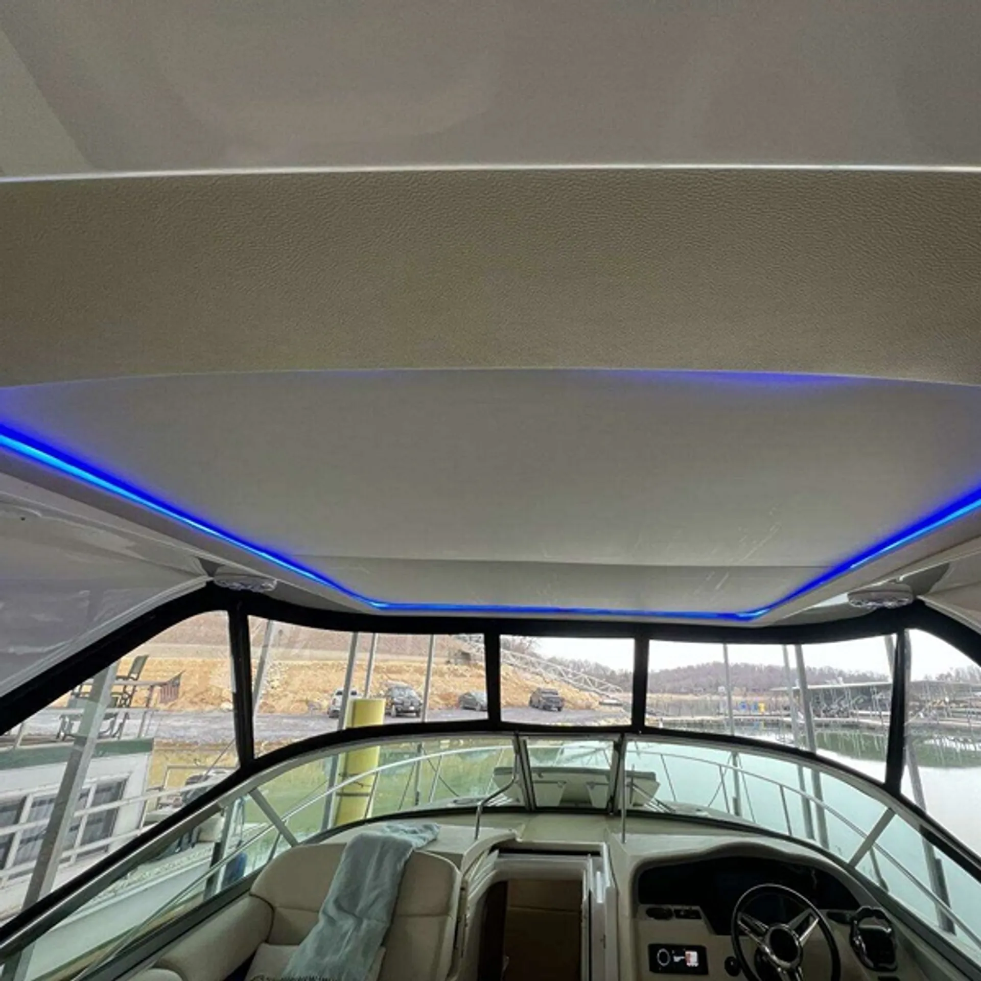 2019 Regal 33 Express | Luxury Cruiser with Joystick, Grill & Premium 