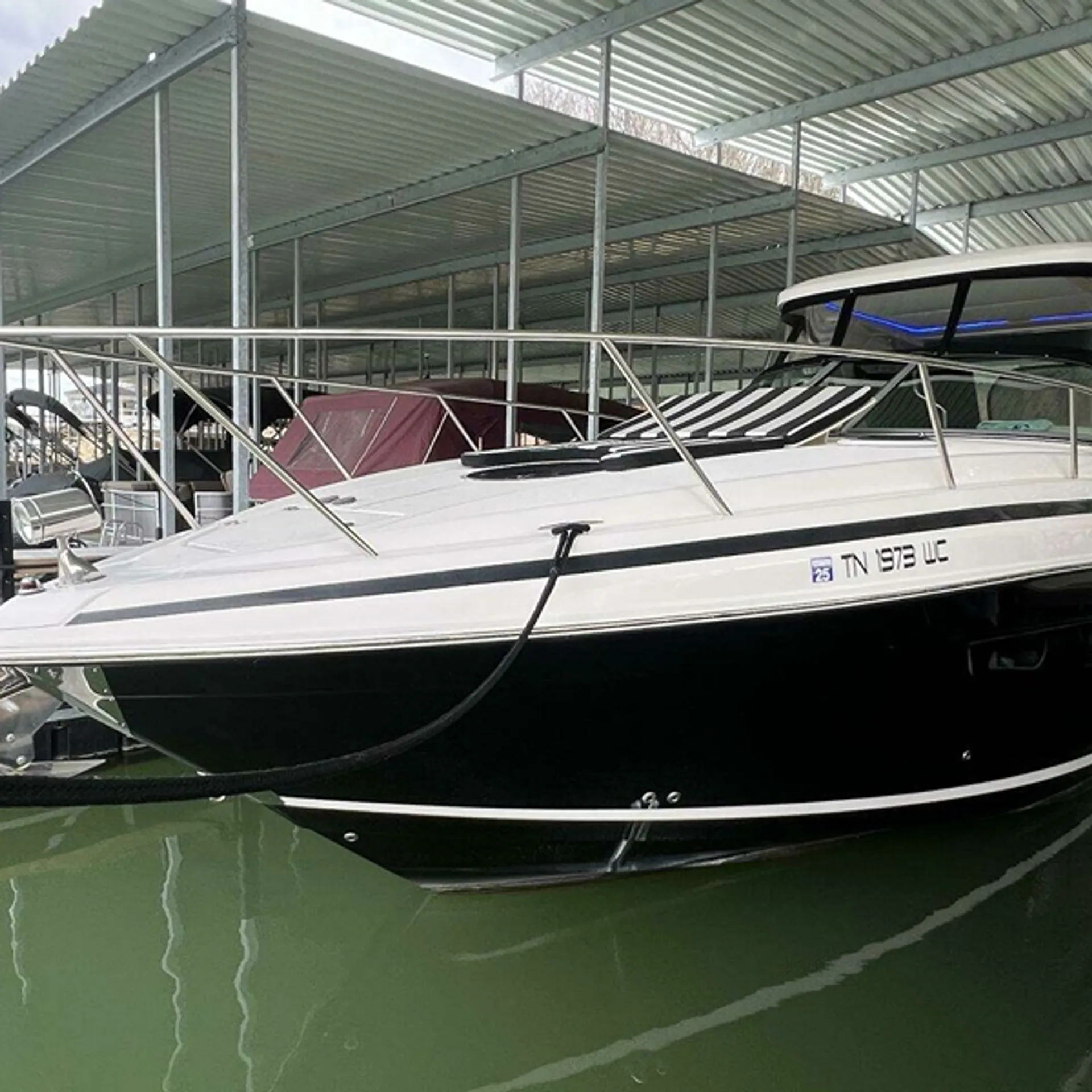REGAL BOATS 32 EXPRESS CRUISER in New York, NY