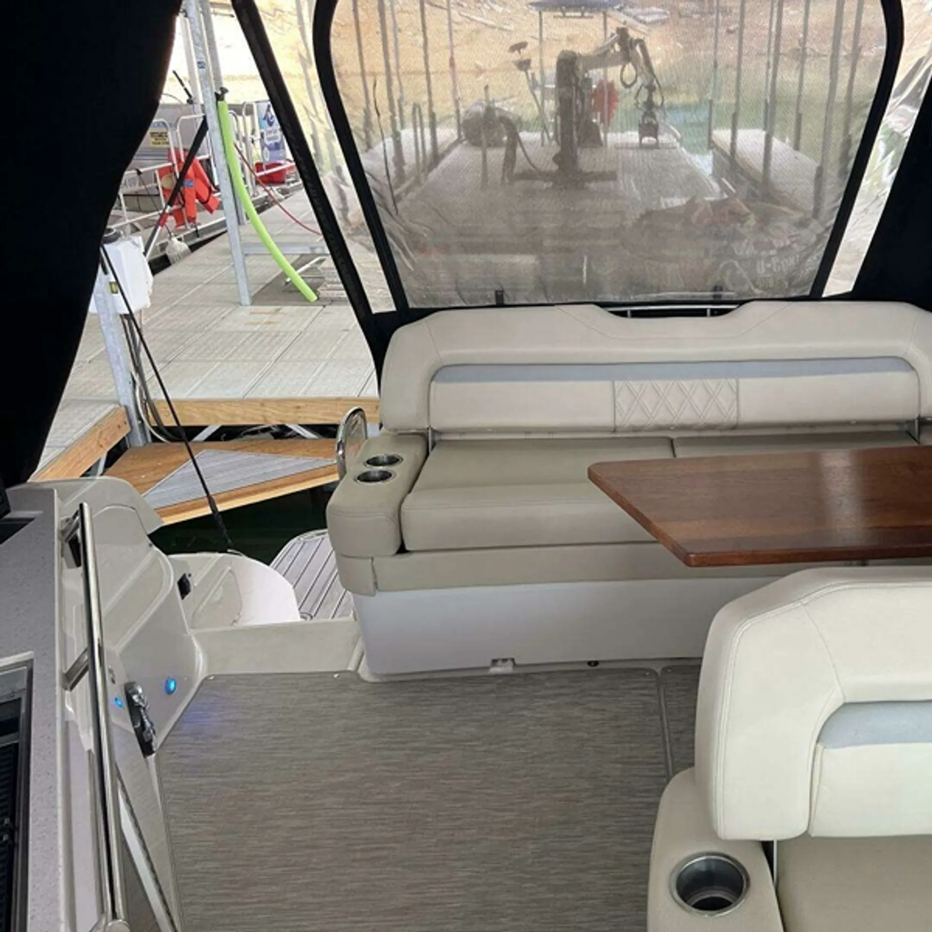 2019 Regal 33 Express | Luxury Cruiser with Joystick, Grill & Premium 