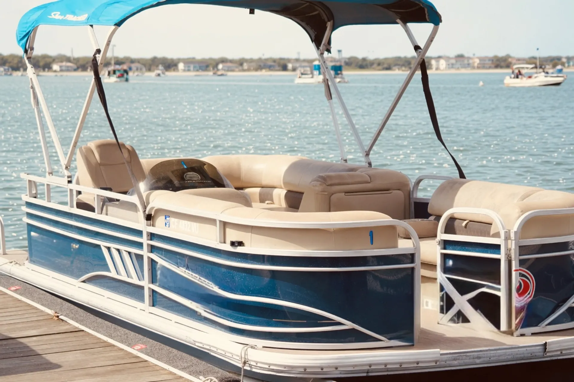 Cruise Mission Bay with Friends on a 10-Person Pontoon