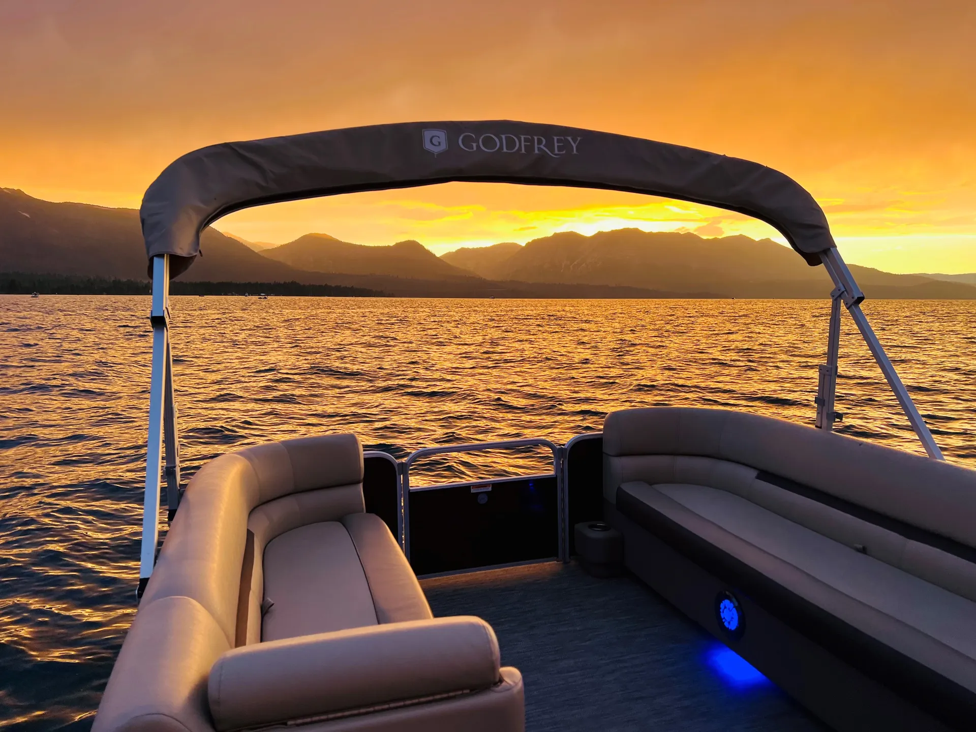 GODFREY MARINE SWEETWATER 2286 C in South Lake Tahoe, CA — photo 3