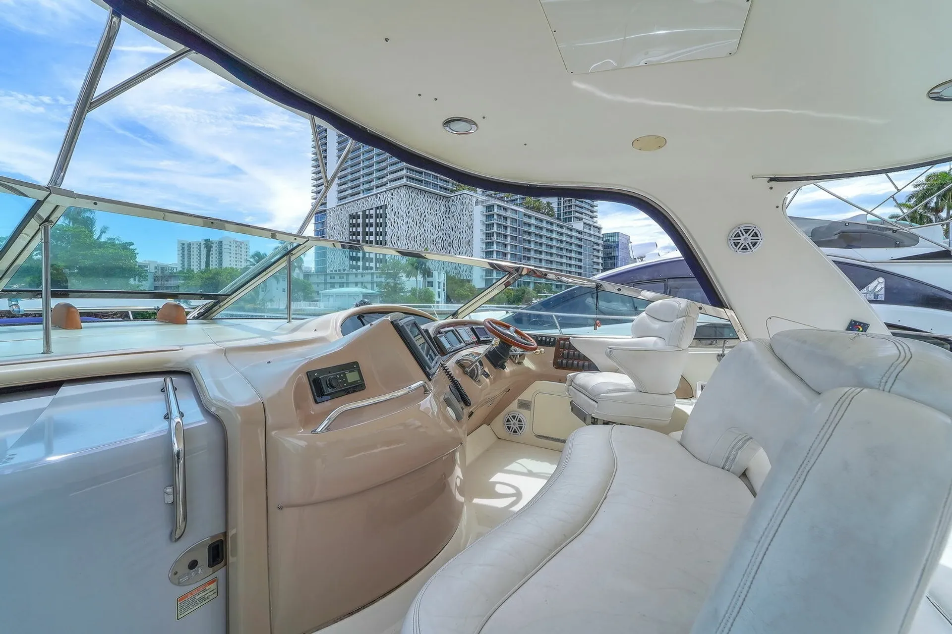 SEA RAY BOATS 540 COCKPIT MOTOR YACHT in North Bay Village, FL — photo 6