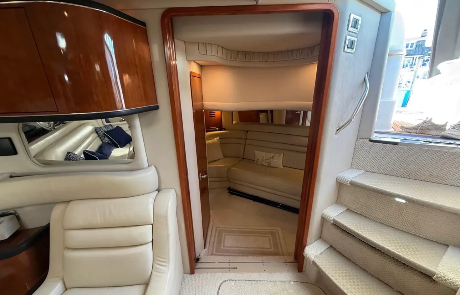SEA RAY BOATS 540 COCKPIT MOTOR YACHT in North Bay Village, FL — photo 9