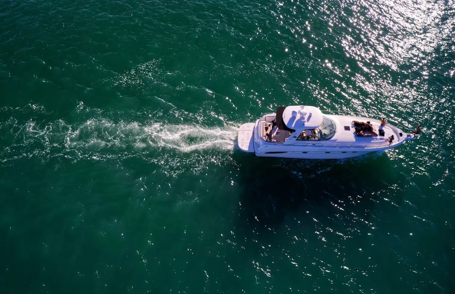 Luxury 54ft Sea Ray Sundancer: Free Jetski Promotion & Additional Hour