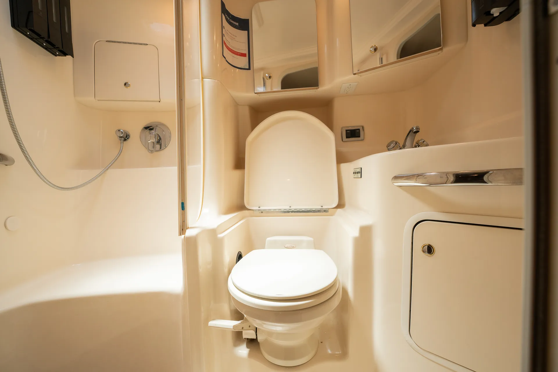 Sea Ray Boats Sundancer 380 in Chicago, IL — photo 4