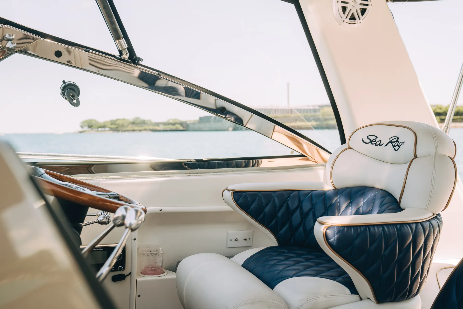 Sea Ray Boats Sundancer 380 in Chicago, IL — photo 10