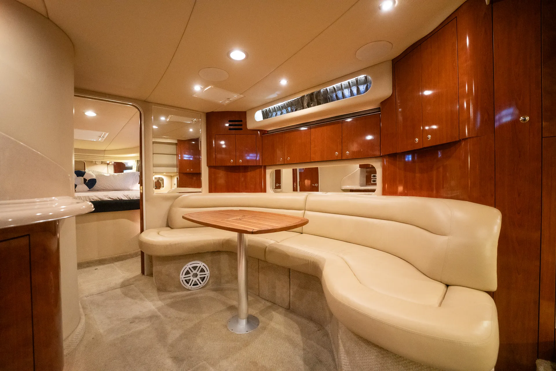 Sea Ray Boats Sundancer 380 in Chicago, IL — photo 2