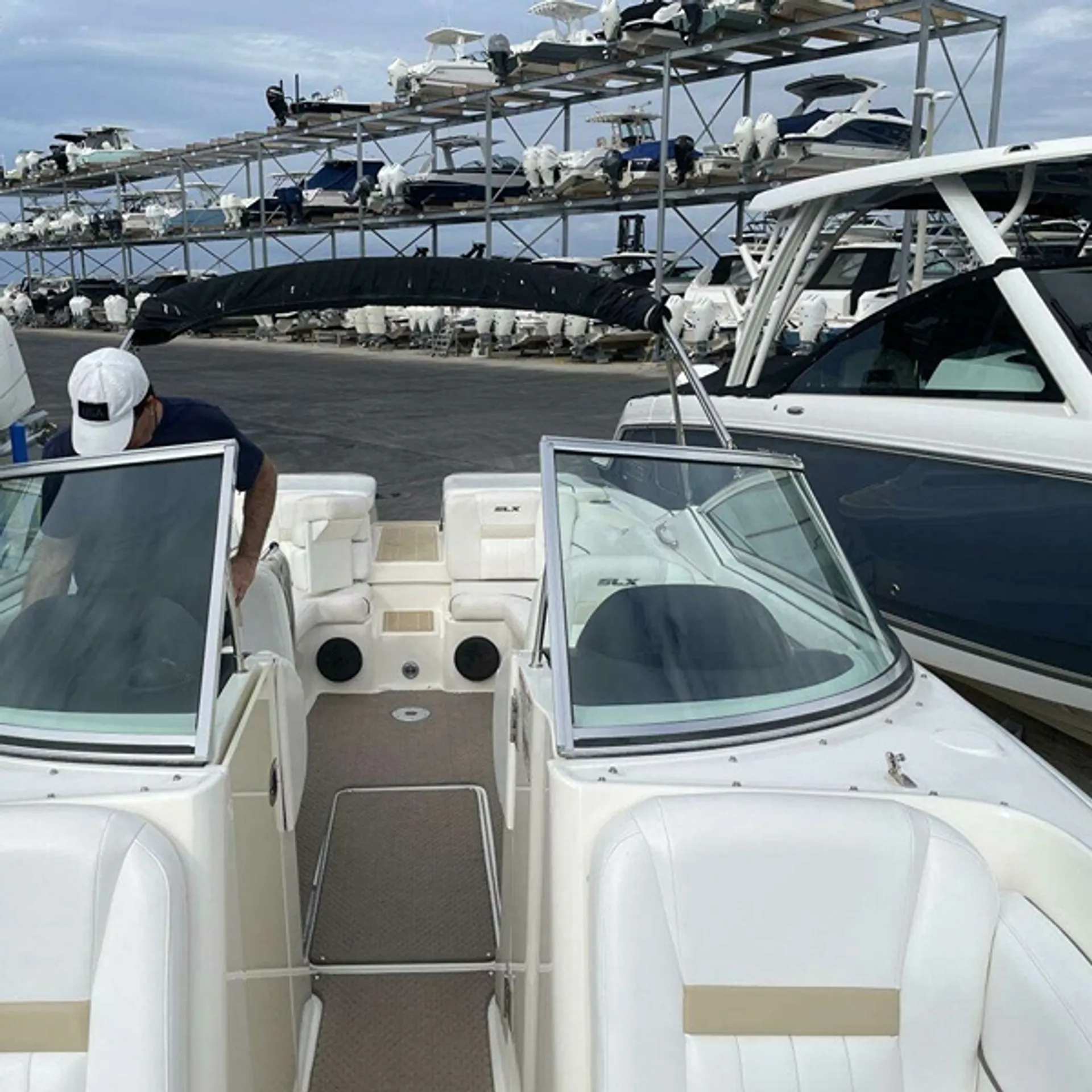 SEA RAY BOATS 270 SELECT EX in New York, NY — photo 9