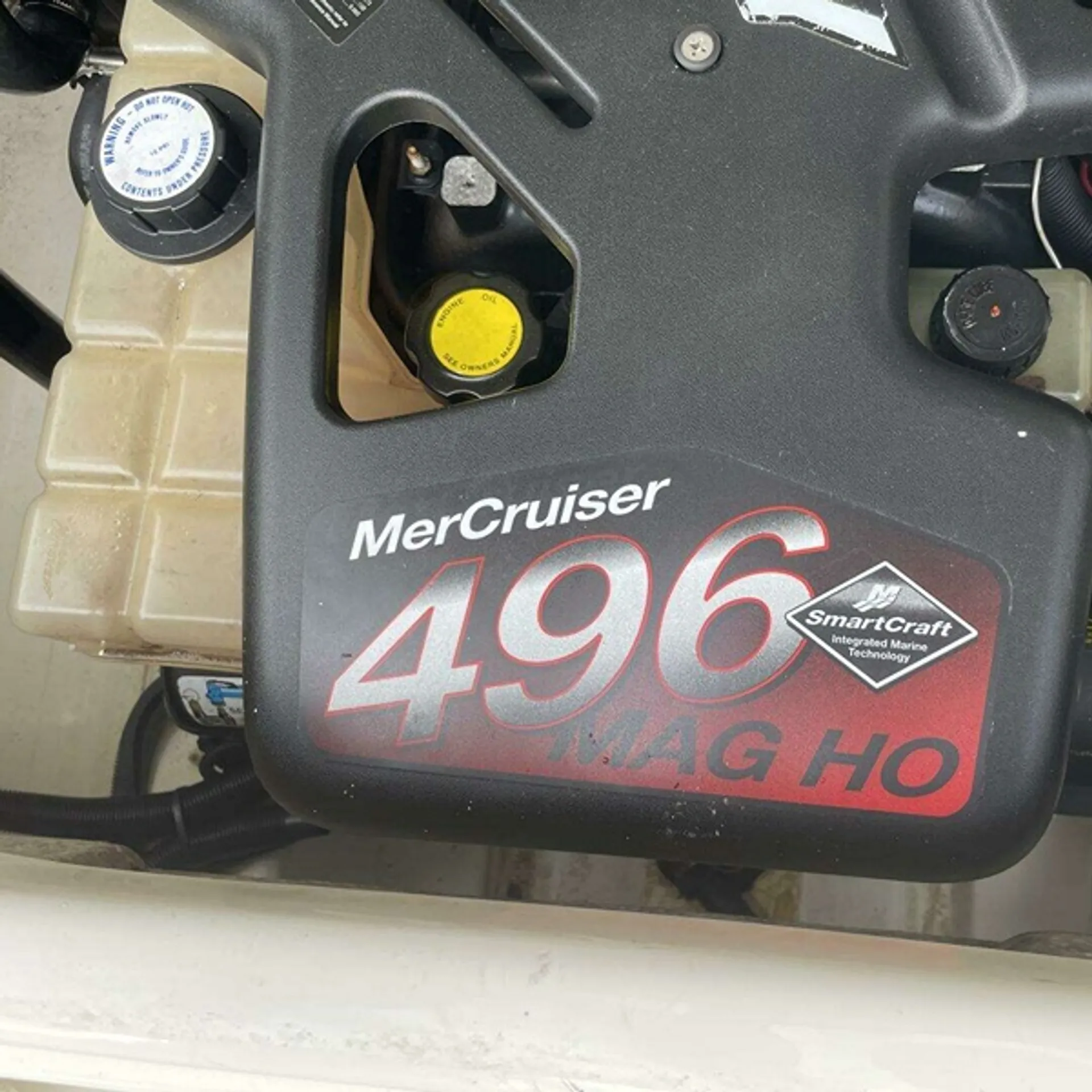 Sea Ray 270 SLX – Spacious Luxury Day Cruiser