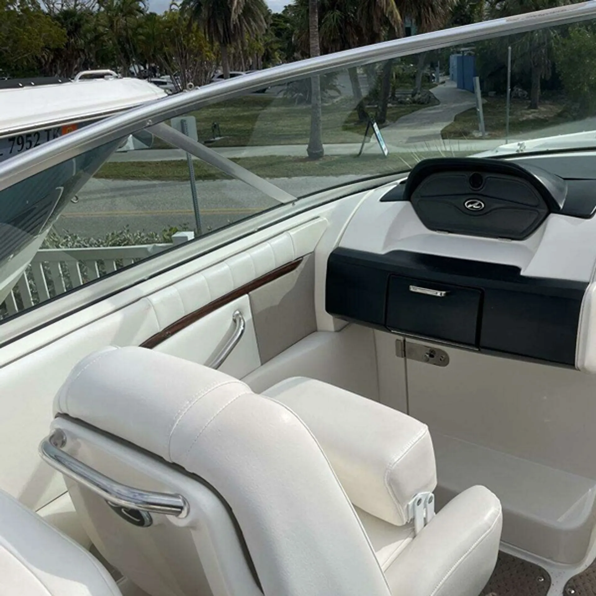 SEA RAY BOATS 270 SELECT EX in New York, NY — photo 5