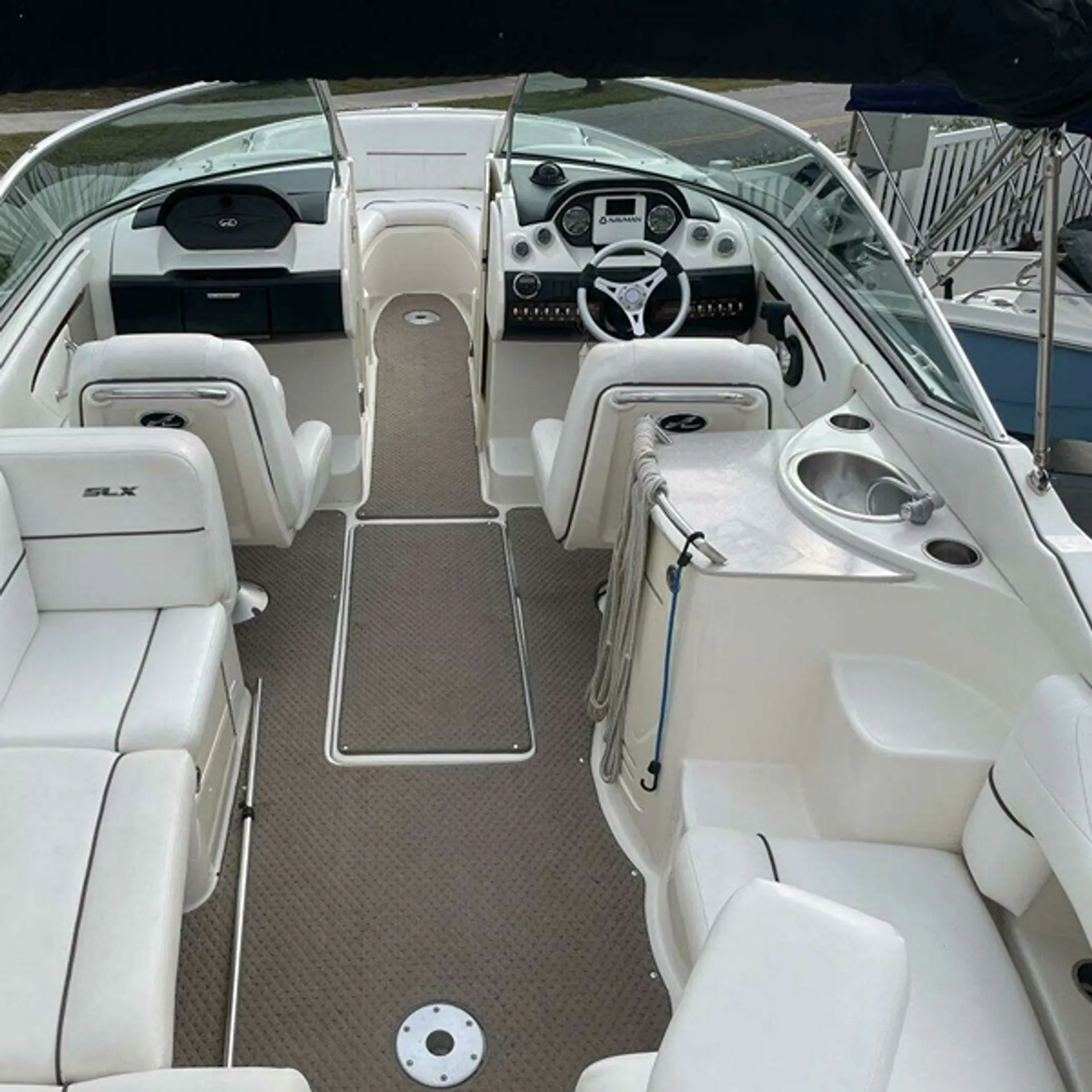 SEA RAY BOATS 270 SELECT EX in New York, NY — photo 6