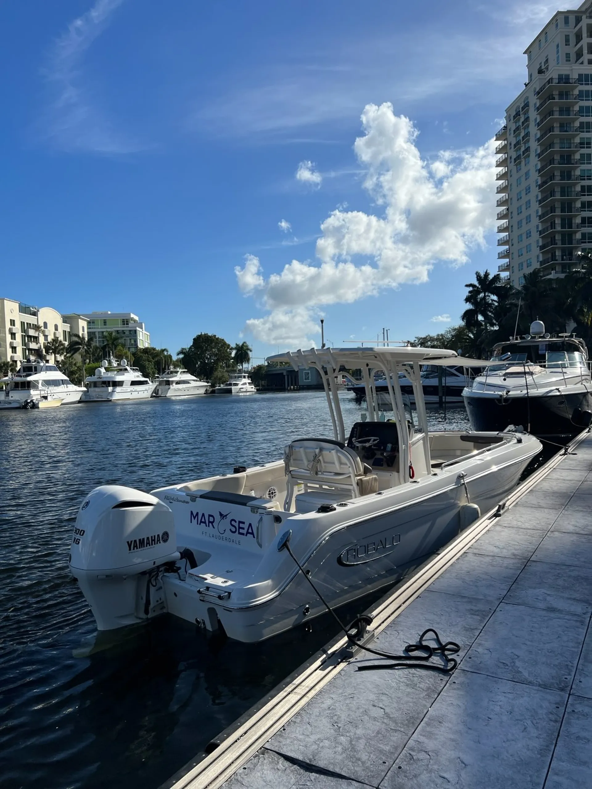 ROBALO R242EX in Fort Lauderdale, FL — photo 5