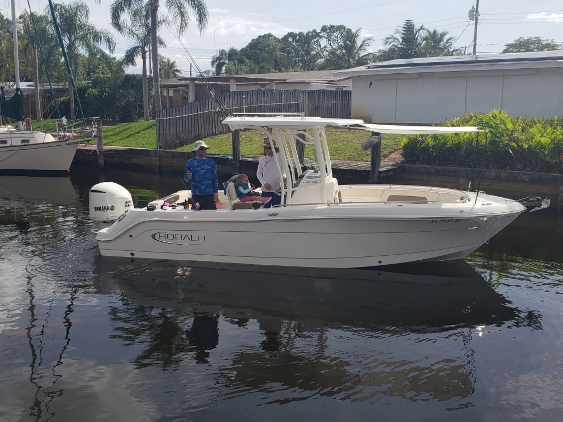 Marsea, Premium 2021 Robalo! 24’ center console 242 explorer. 300 HP