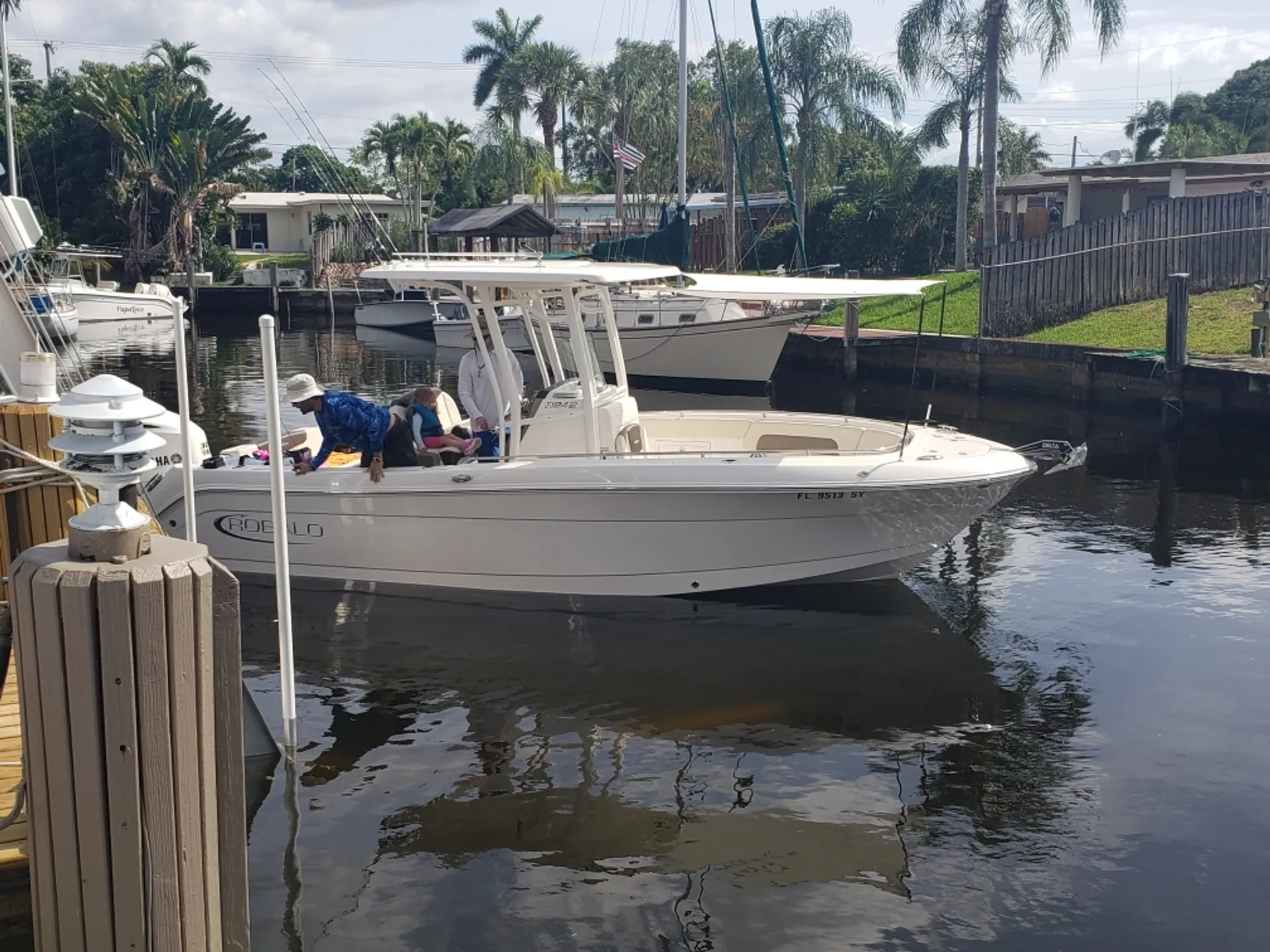 ROBALO R242EX in Fort Lauderdale, FL — photo 7