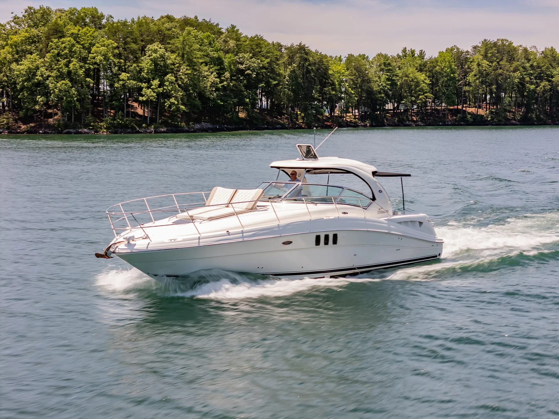 Sea Ray Boats 40 Sundancer in Six Mile, SC — photo 2