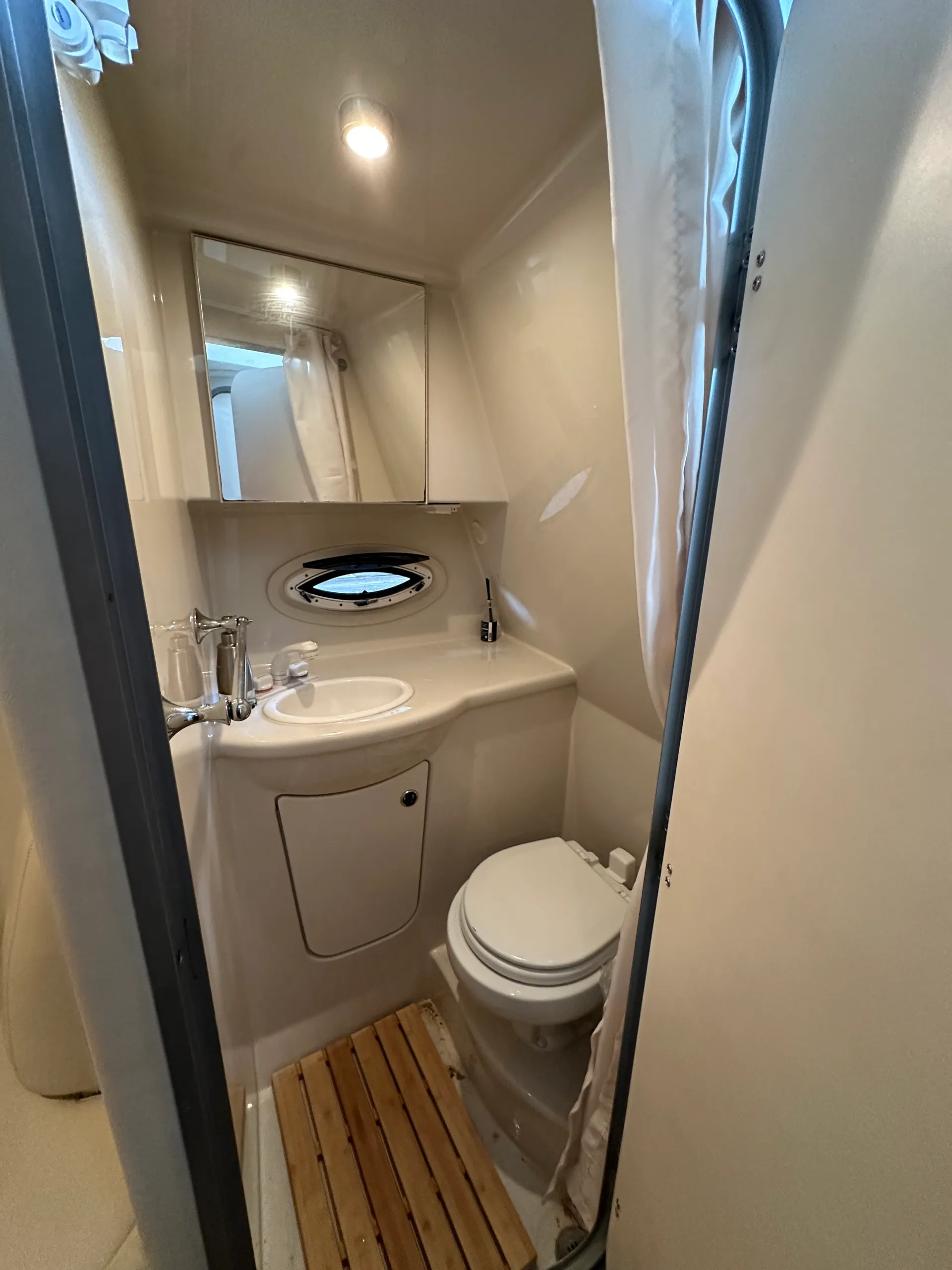 BAYLINER 315SB CRUISER in Seattle, WA — photo 10