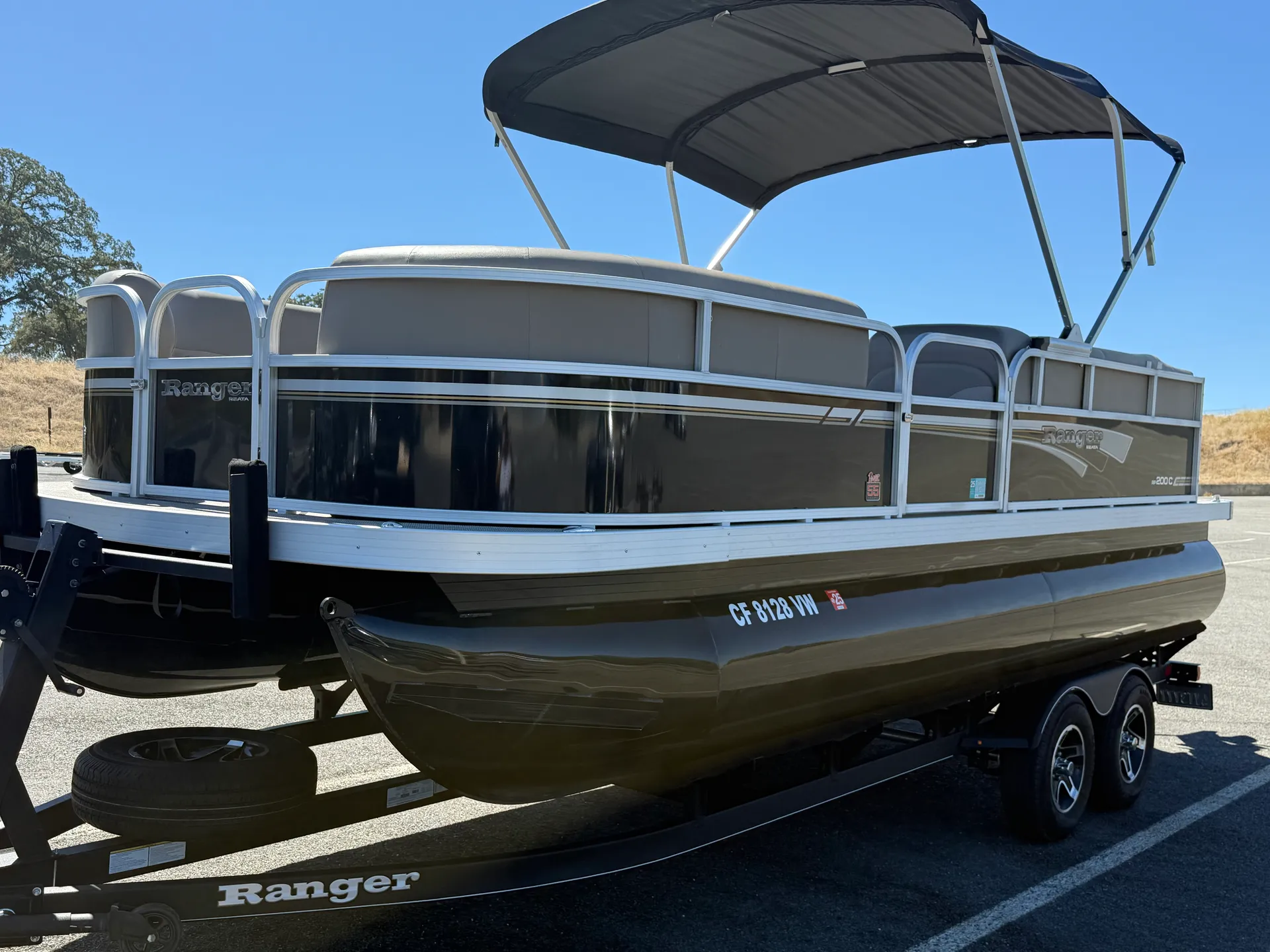 2023 Ranger 200C Pontoon Boat Rental – Cruise in Comfort &amp; Style!